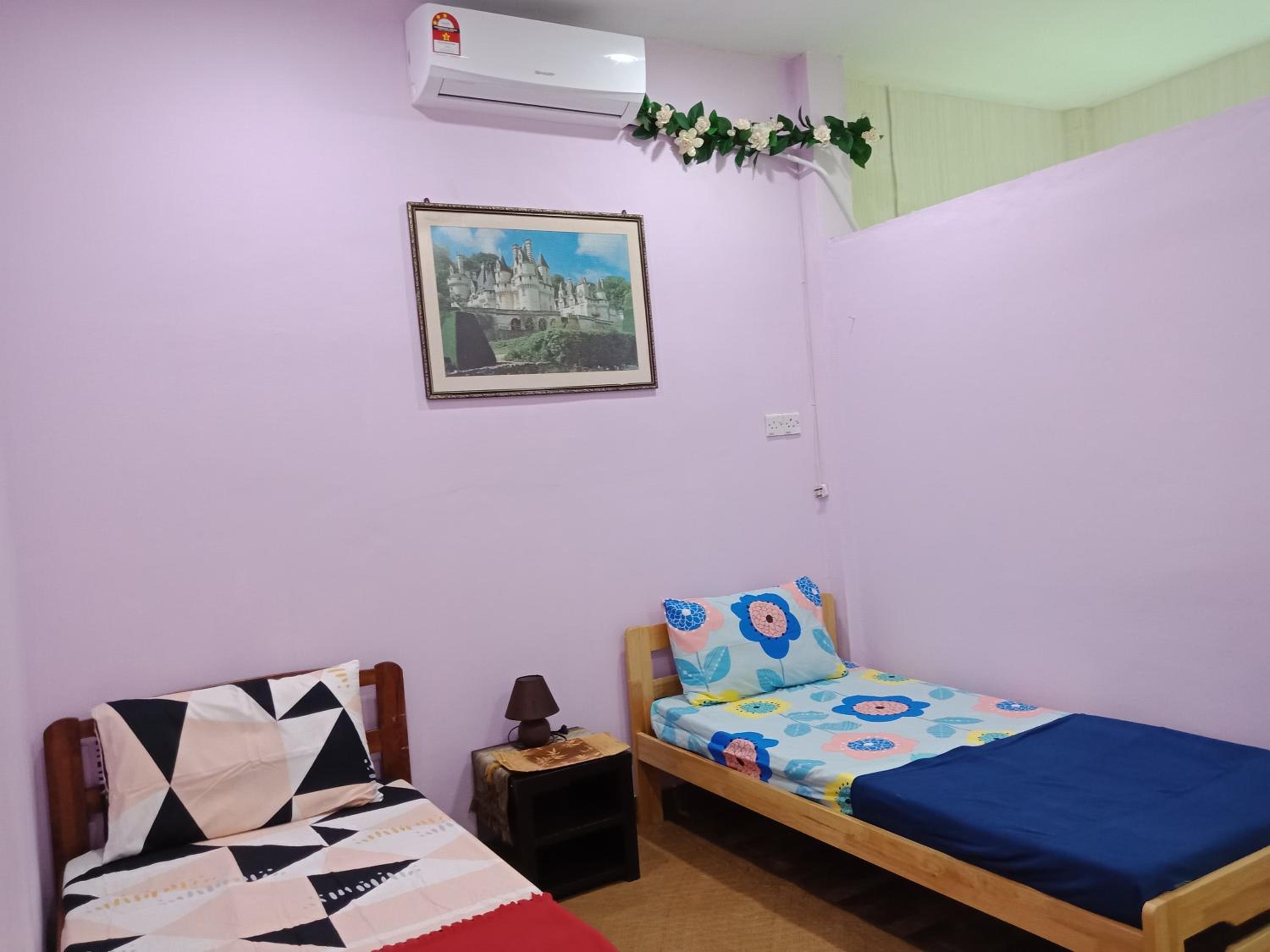 Single Room with Private Bathroom photo 1