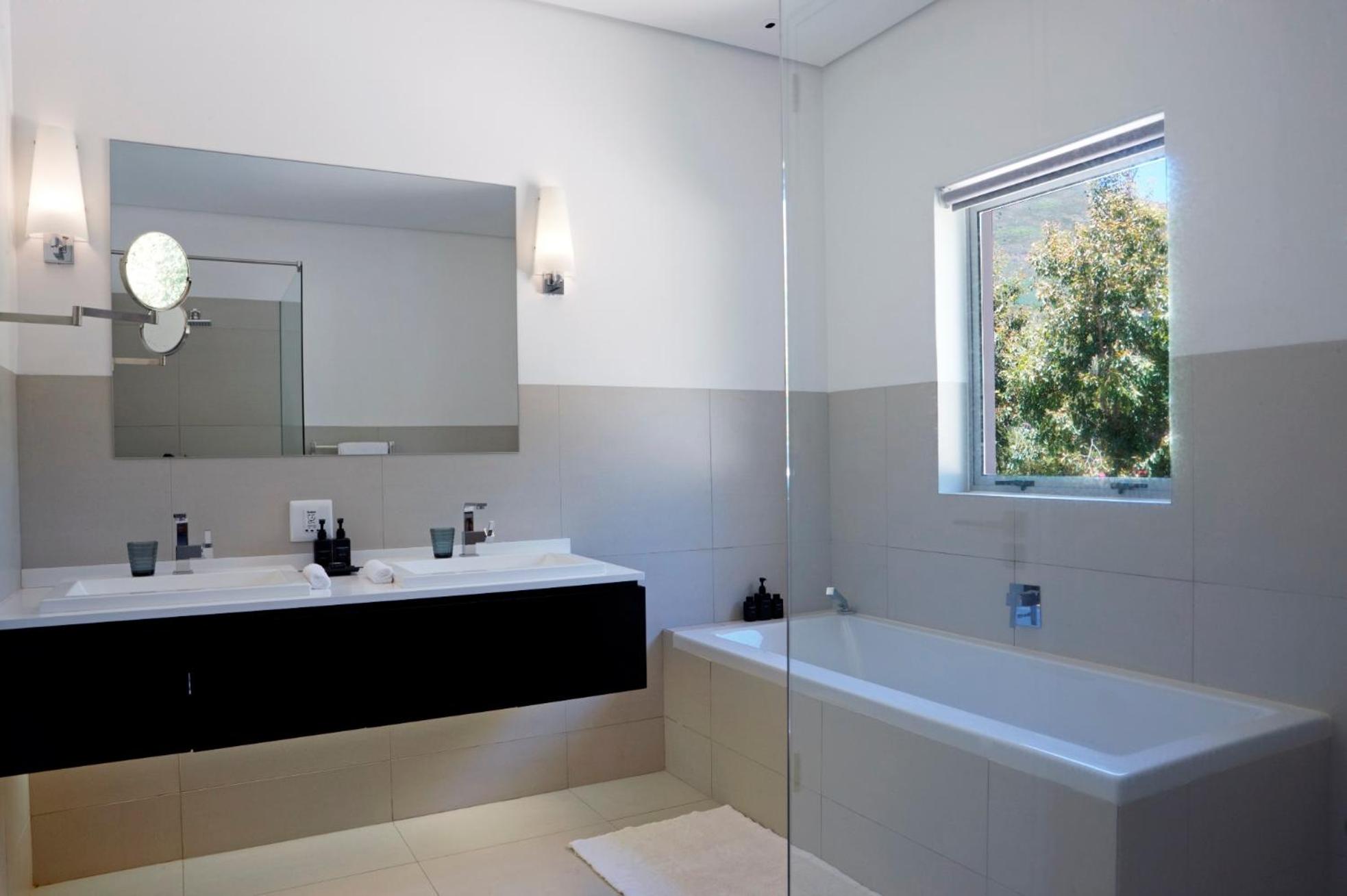Deluxe Double Room - Photo 9
