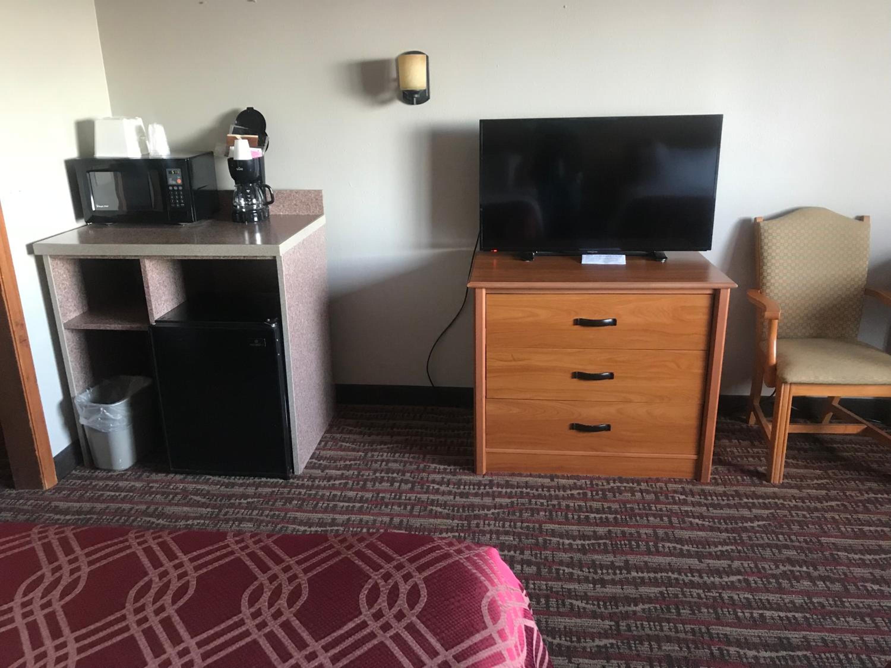 Quadruple Room with Two Double Beds and Lake View - Non-Smoking photo 3
