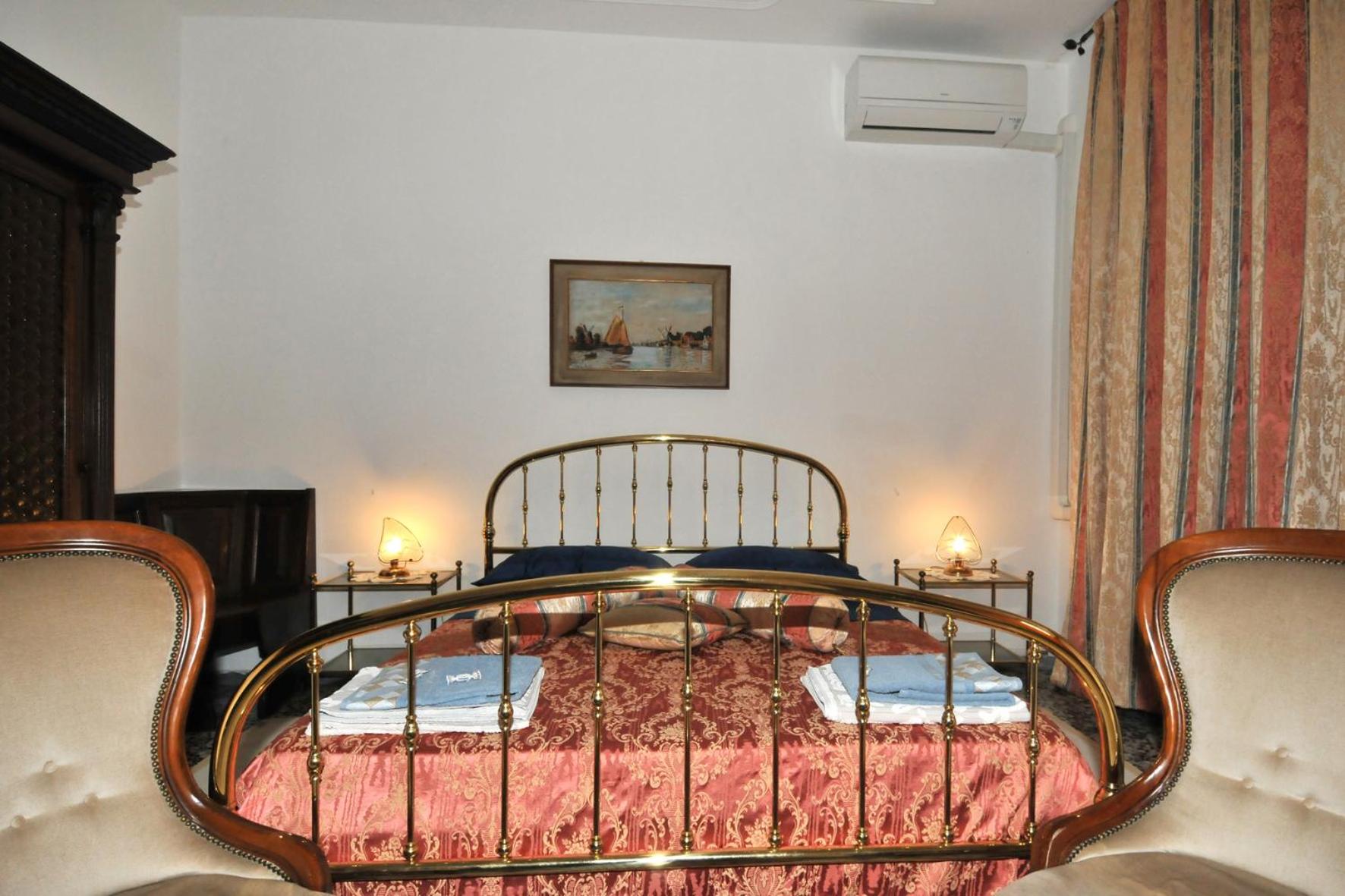 Double Room with Shared Bathroom