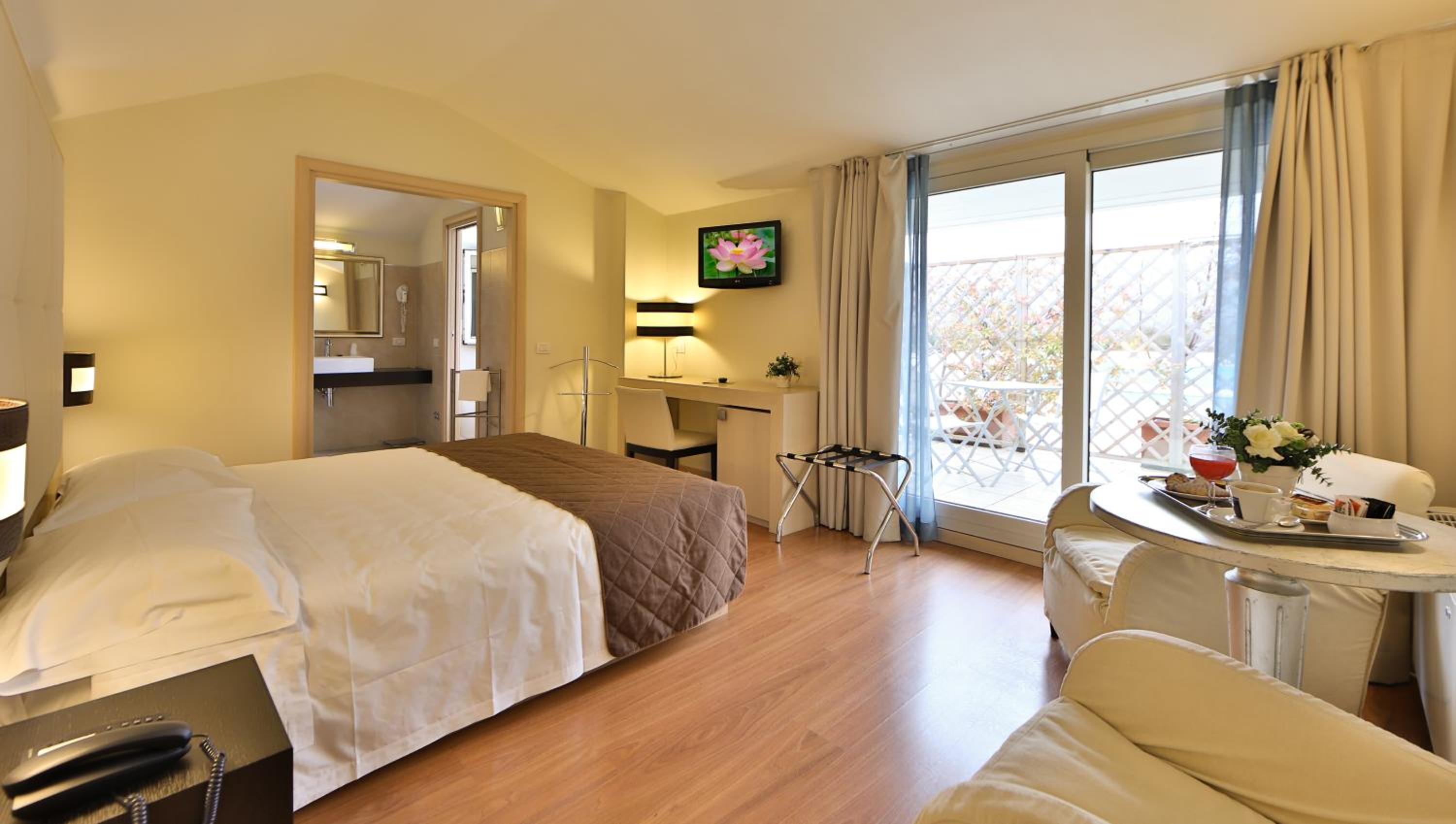 Superior Double Room - Photo 1