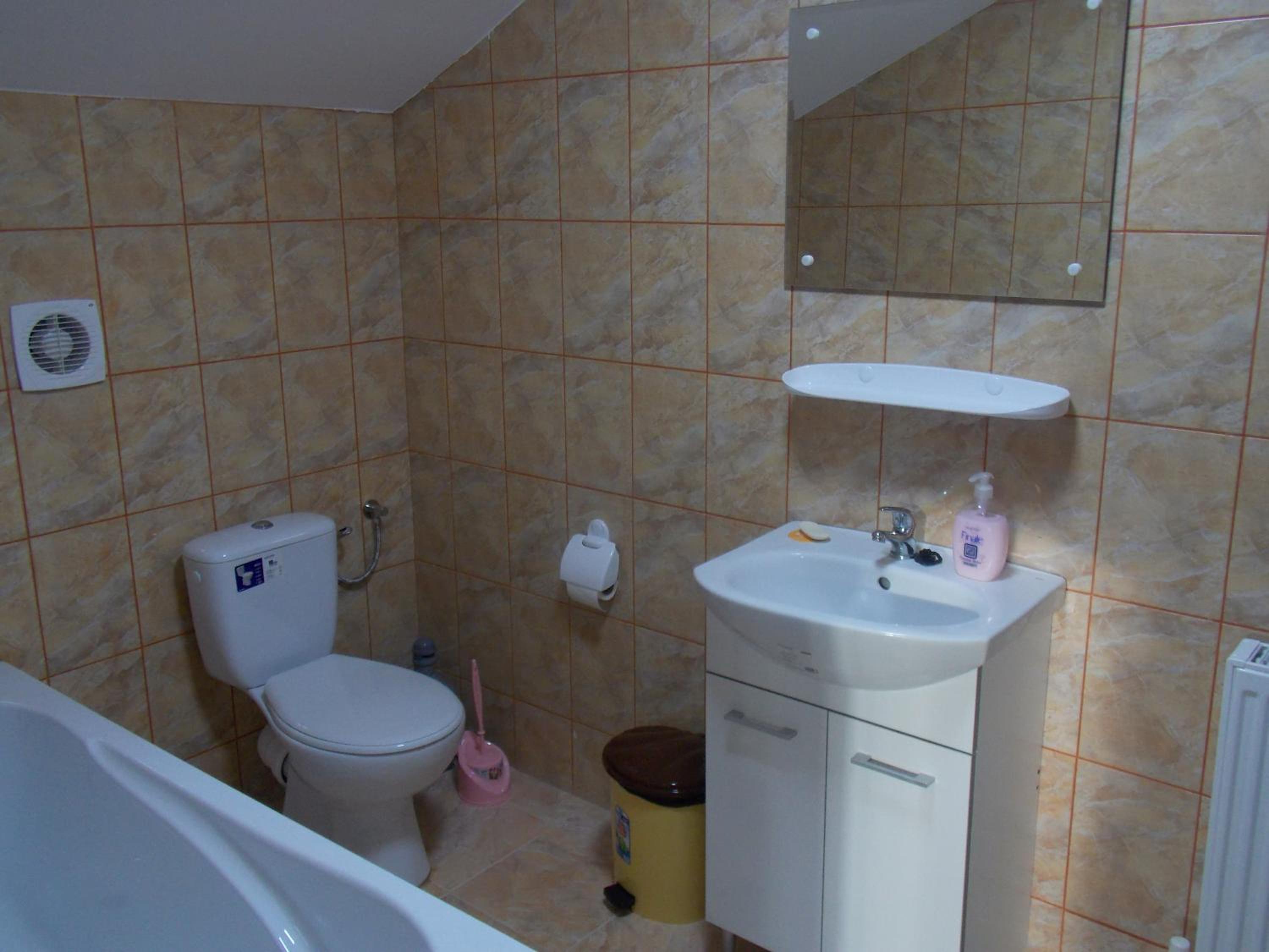 Double or Twin Room with Private Bathroom - Photo 7