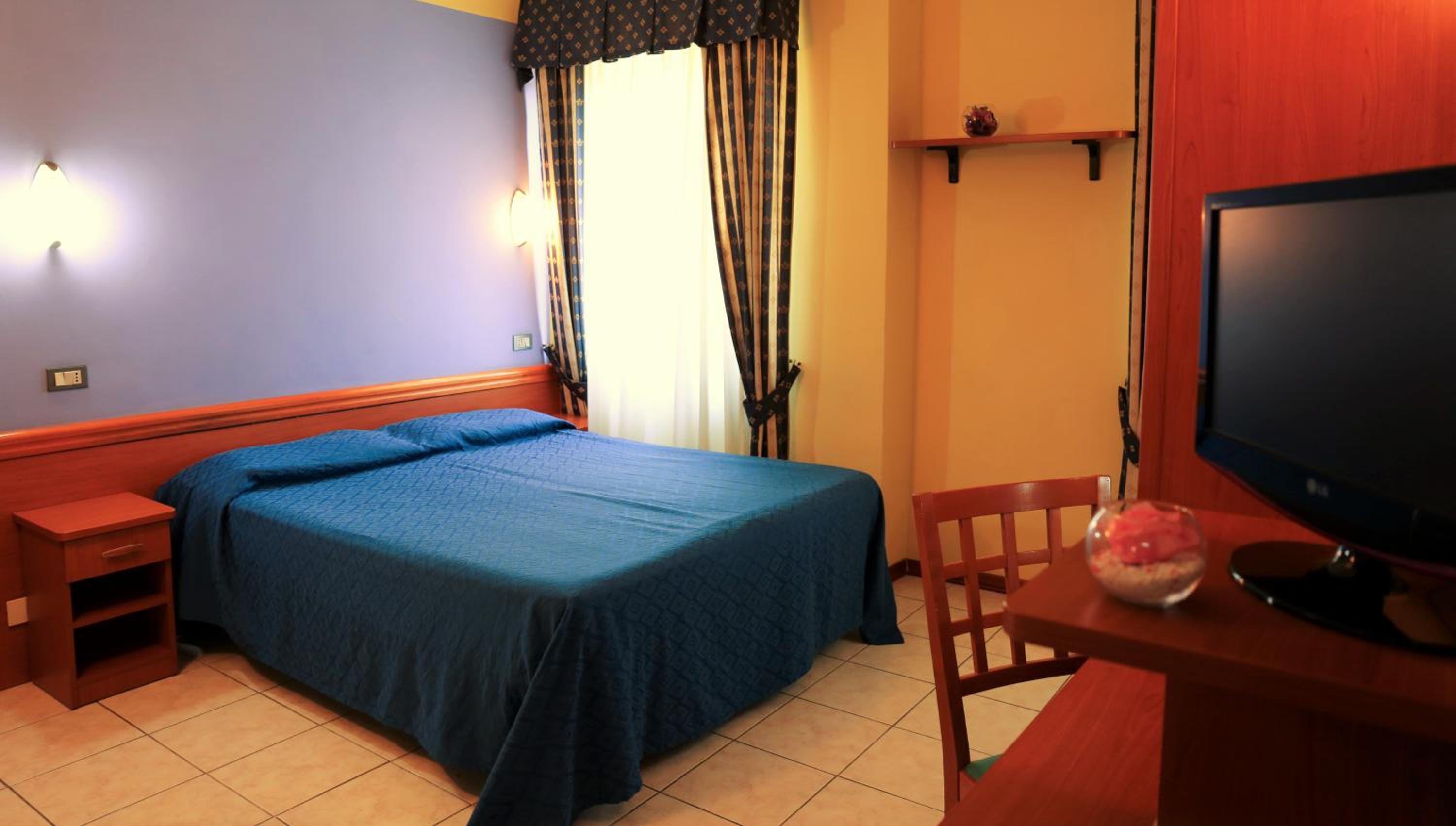 Double Room - Photo 6