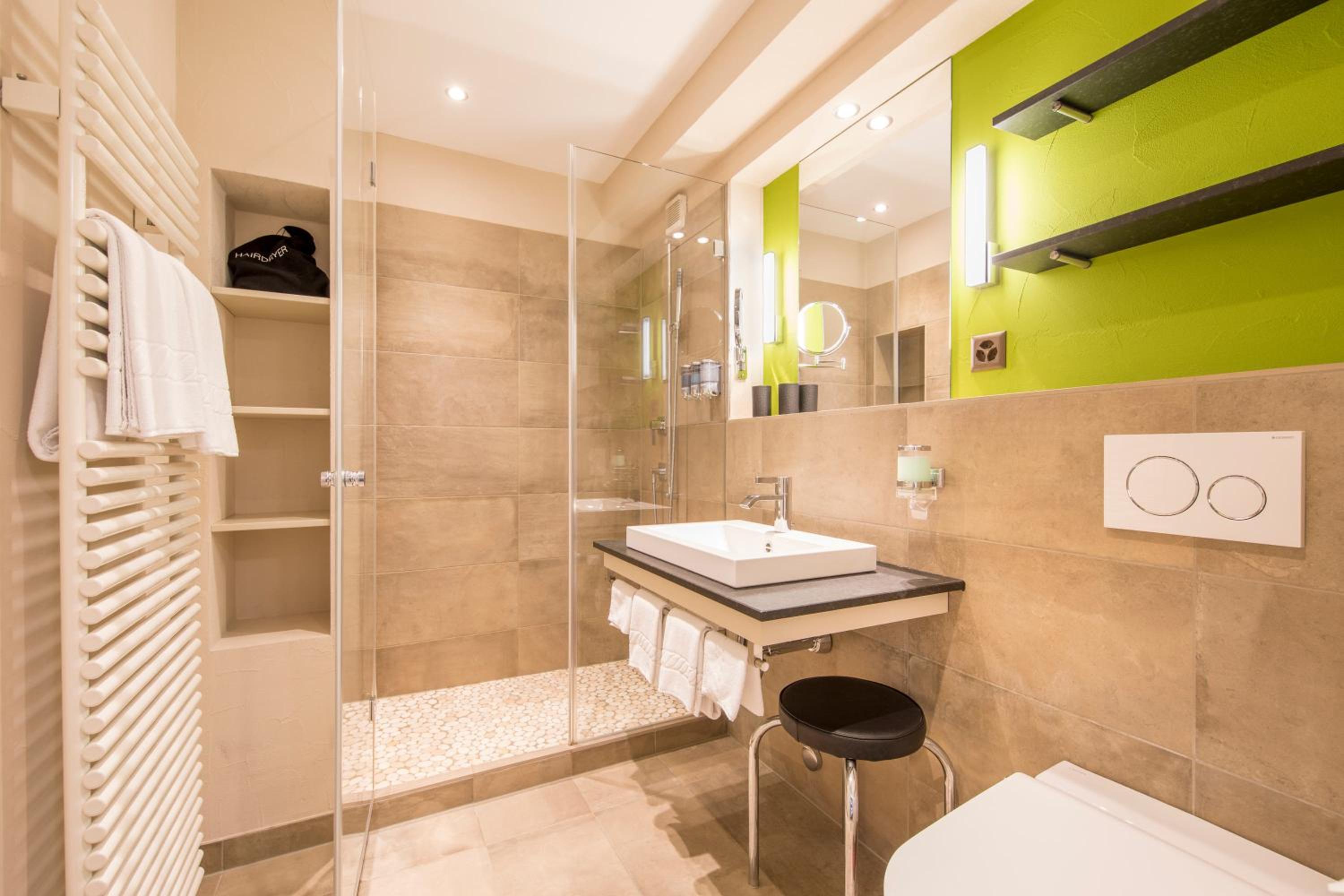 Classic Double or Twin Room - Garden View with A/C - Photo 2