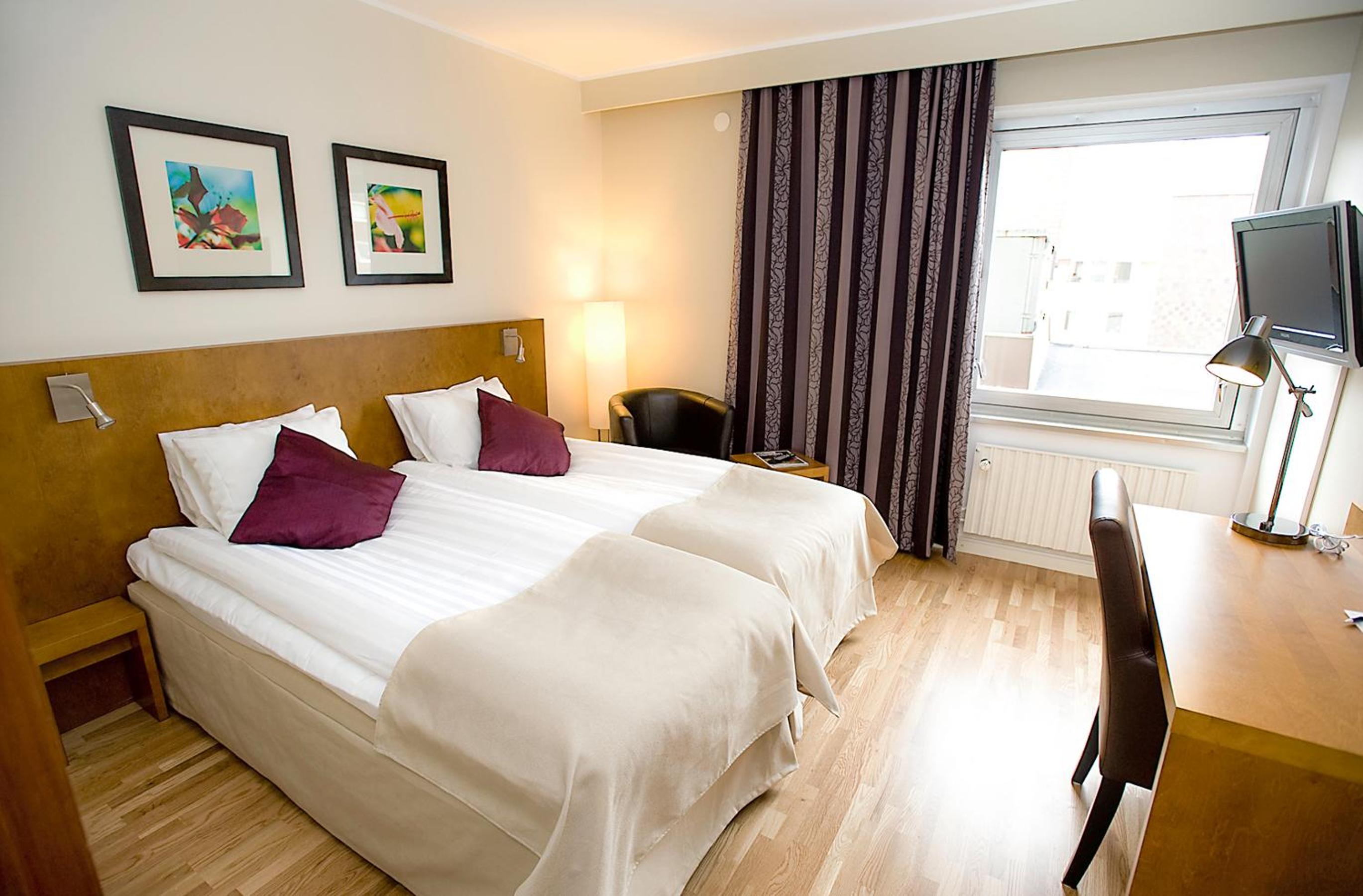 Standard Twin Room - Photo 4
