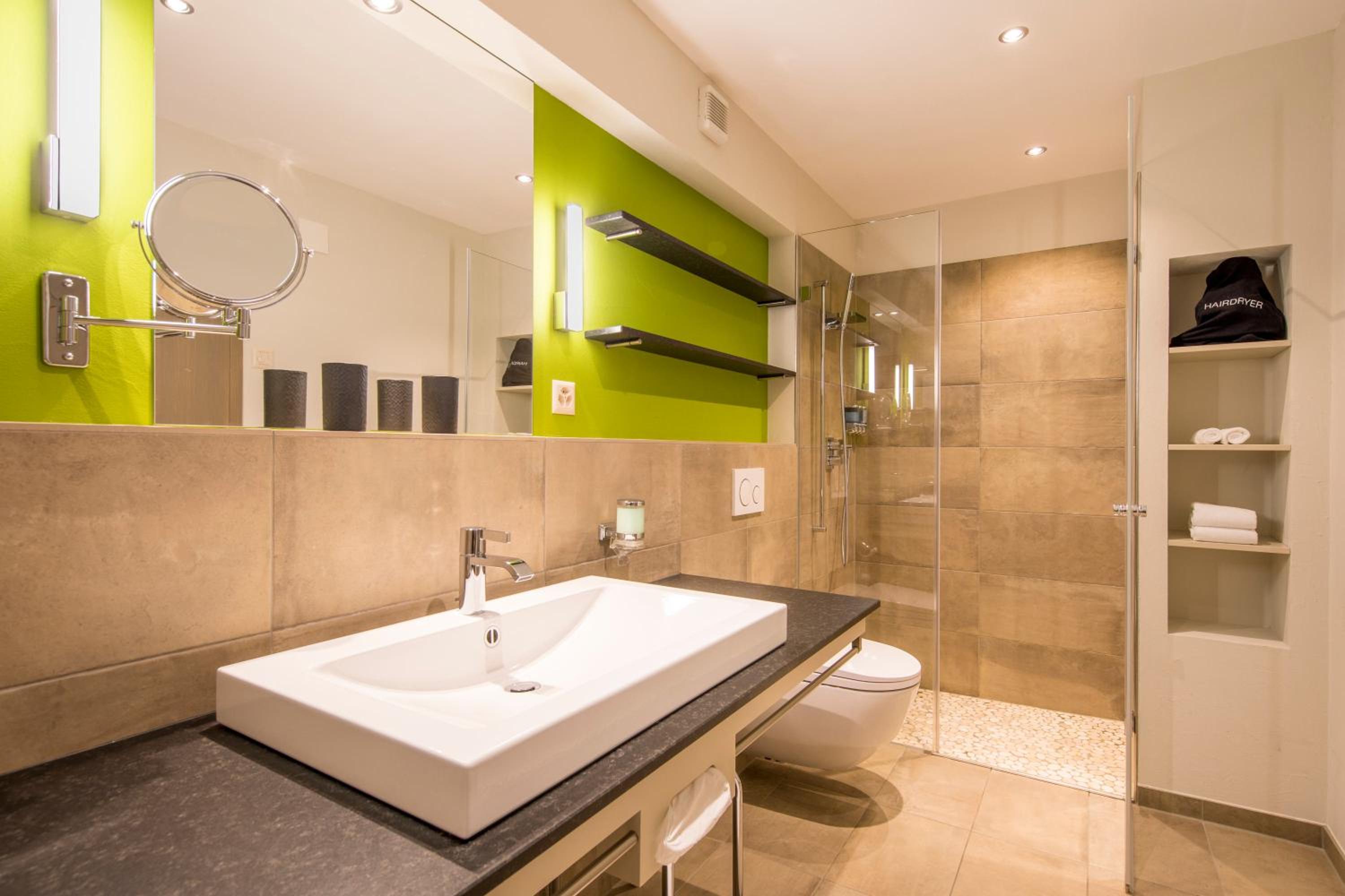 Deluxe Double or Twin Room - Eiger View with A/C - Photo 5