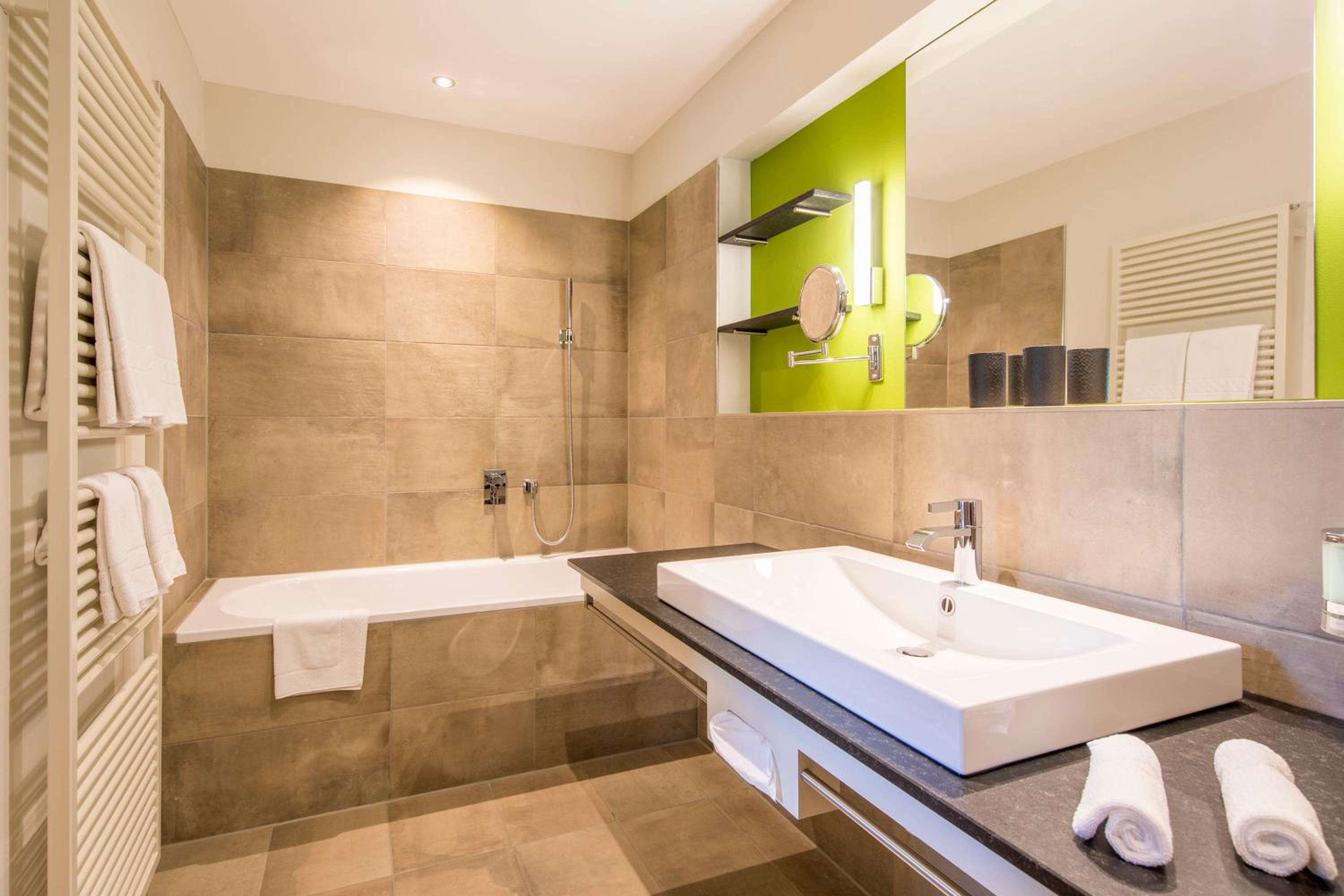 Deluxe Double or Twin Room - Eiger View with A/C - Photo 4