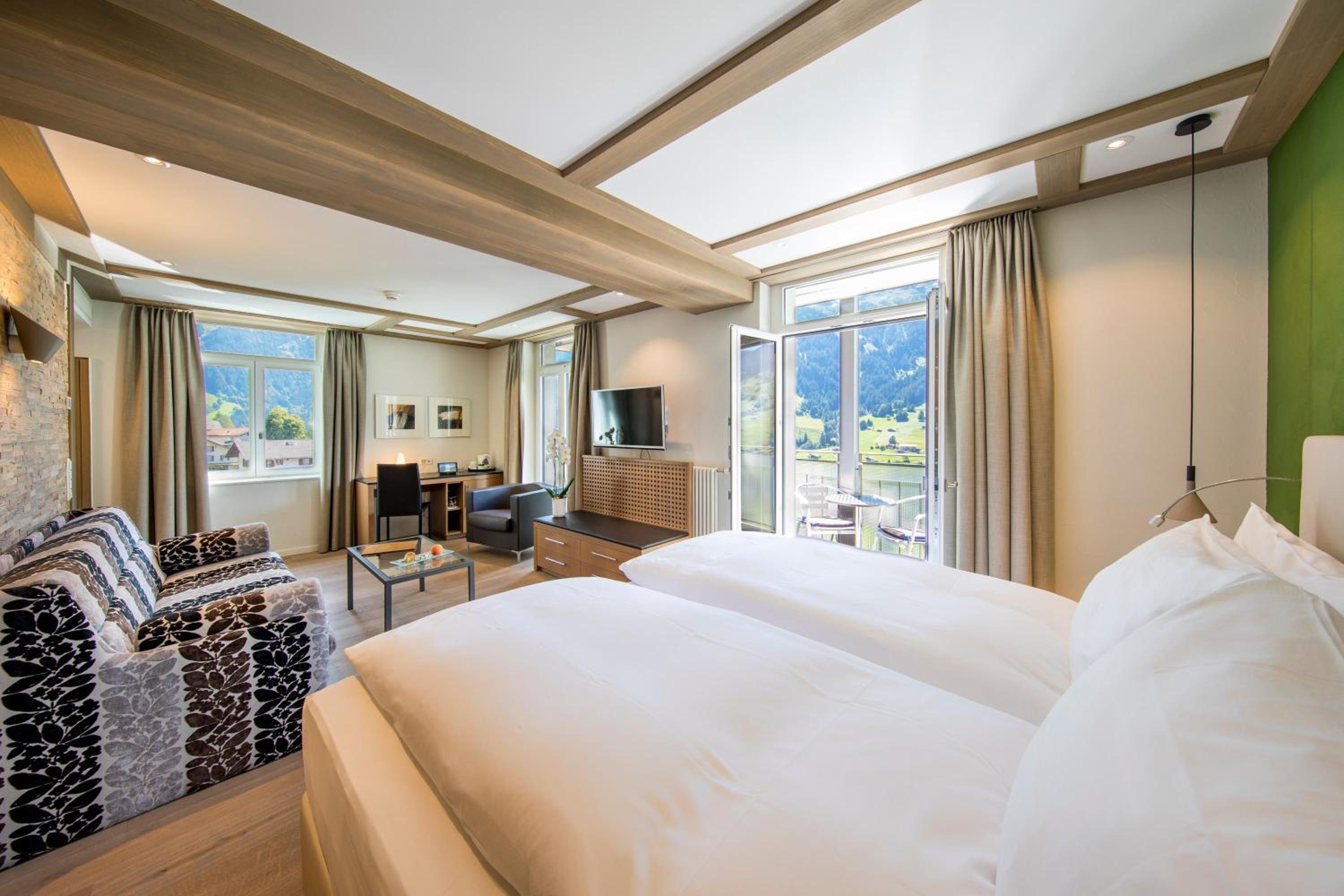Deluxe Double or Twin Room - Eiger View with A/C - Photo 3