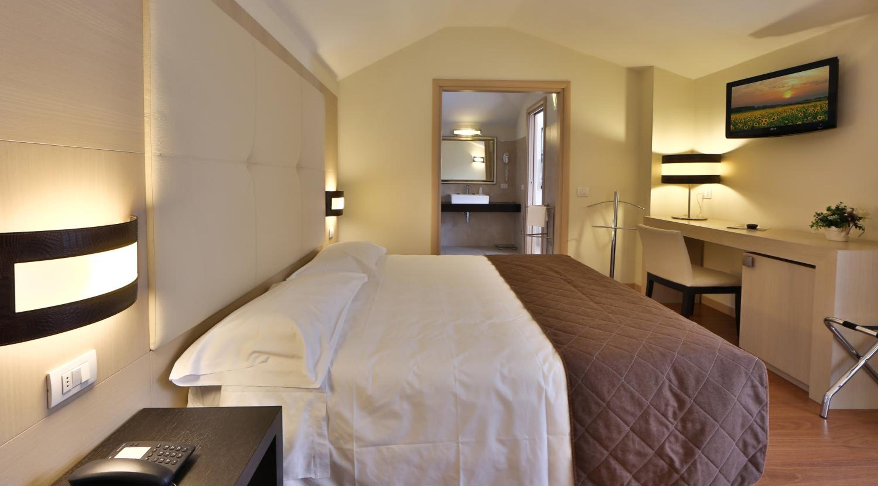 Superior Double Room - Photo 2
