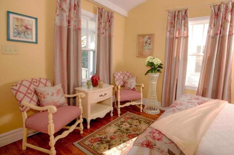 Queen Room photo 1
