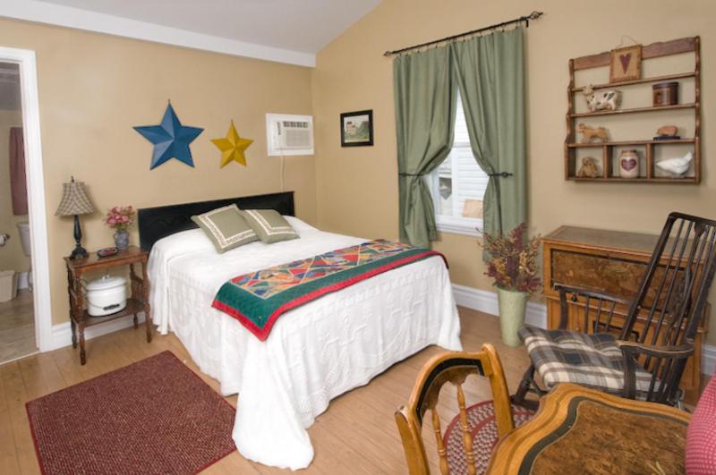 Queen Room photo 2