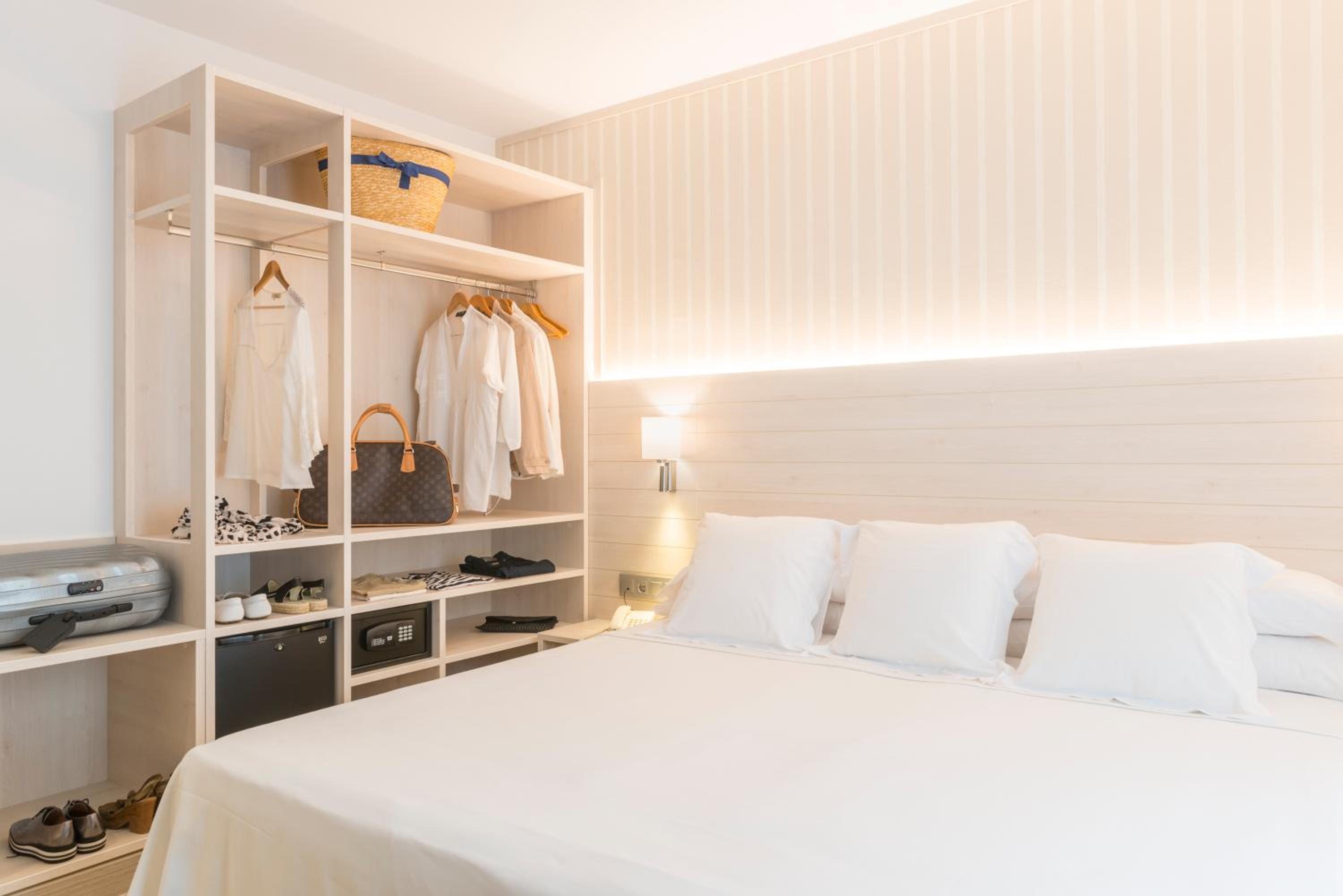 Twin Room - Photo 1