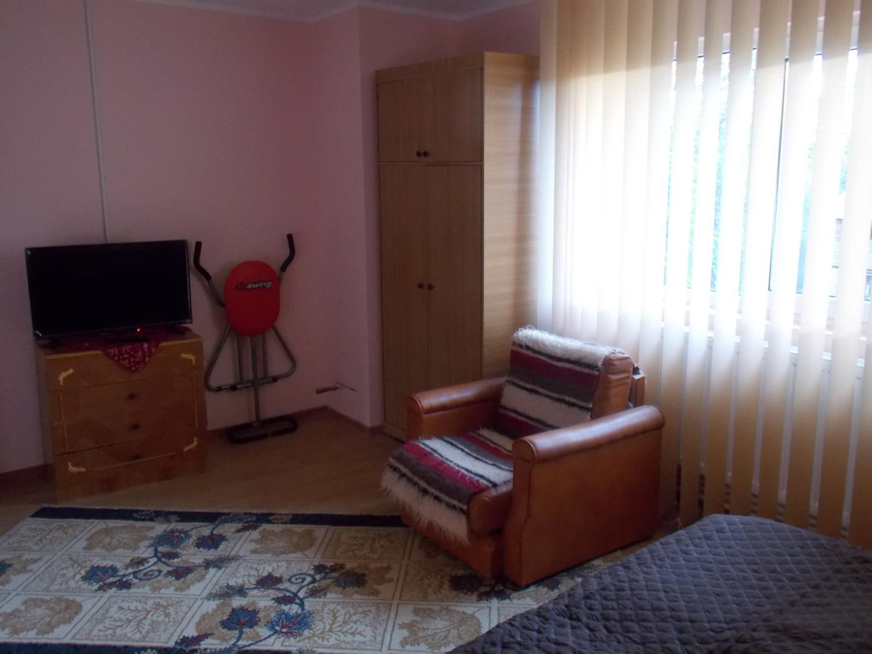 Double or Twin Room with Private Bathroom - Photo 8