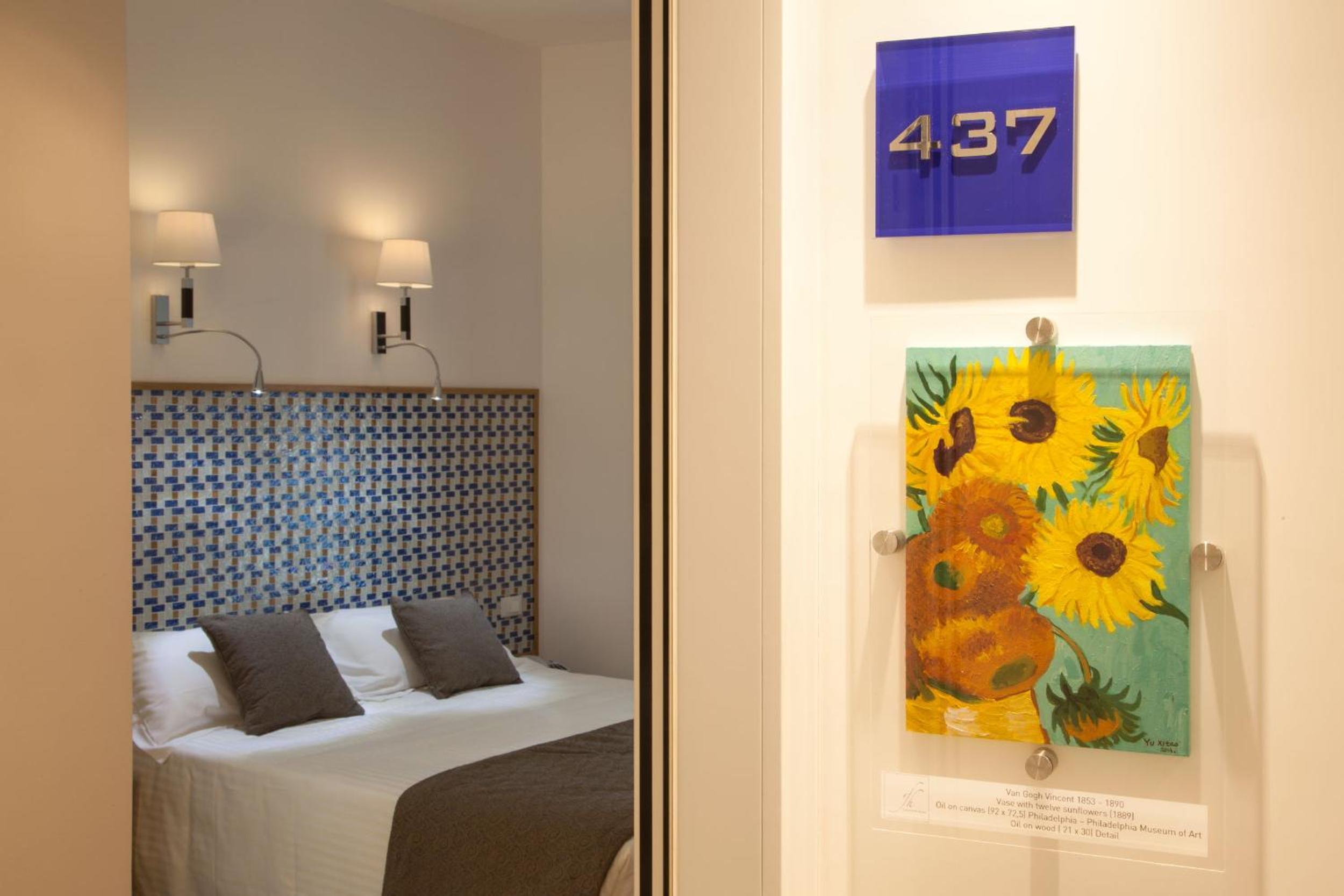 Superior Double Room thumbnail 5