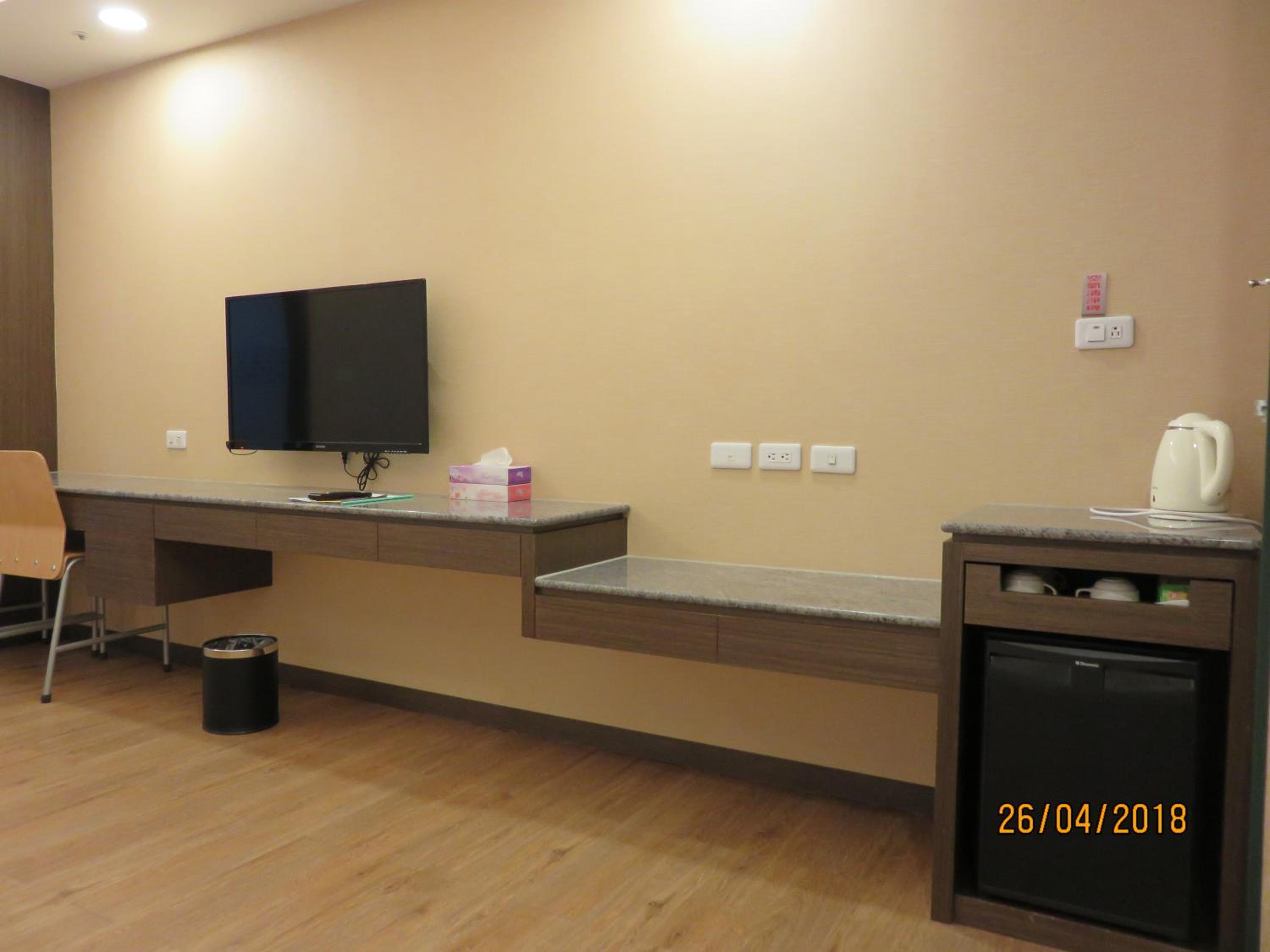 Business Double Room - No Window photo 2