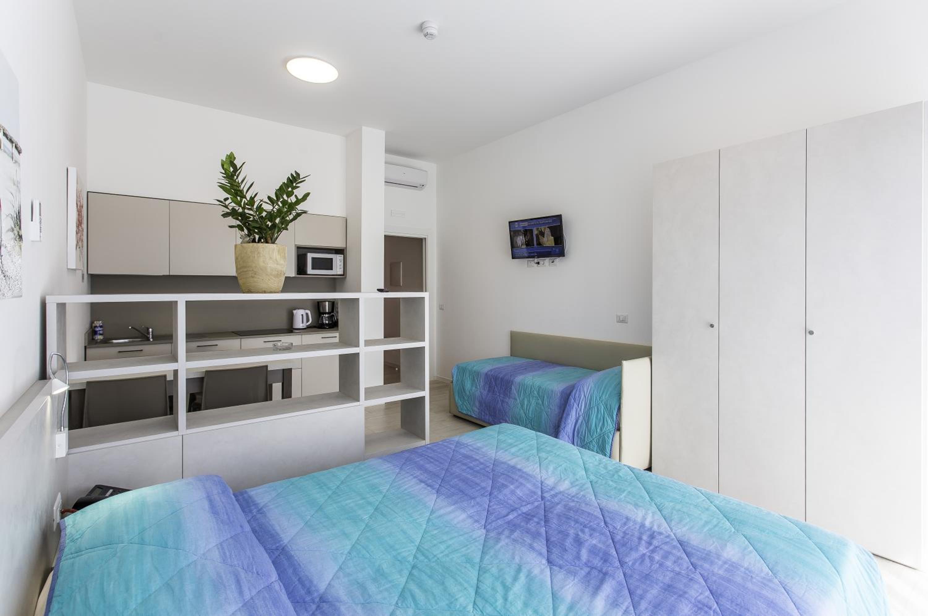 Studio Apartment - Photo 1