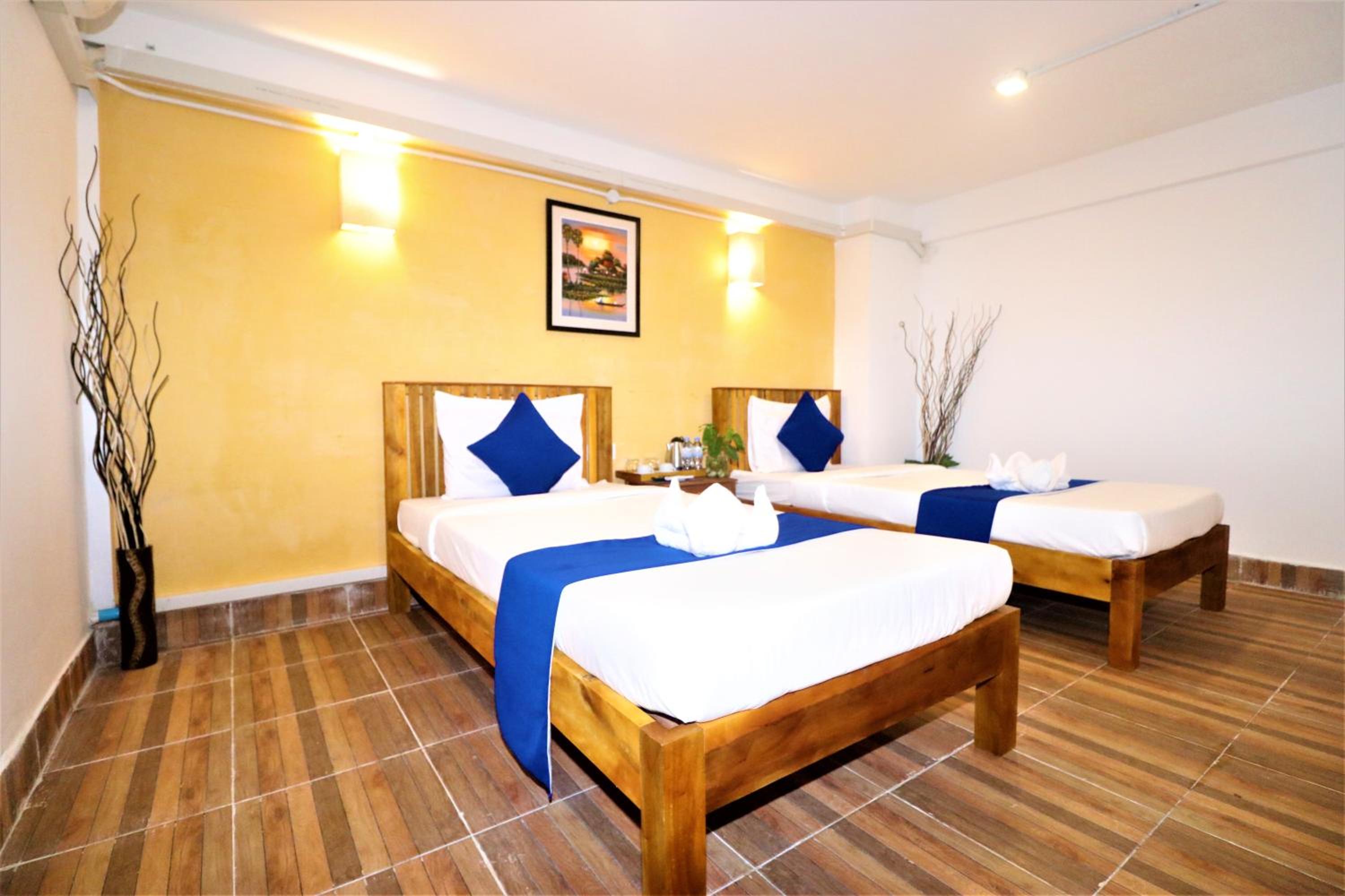 Standard Twin Room With Share Bathroom-no window photo 1