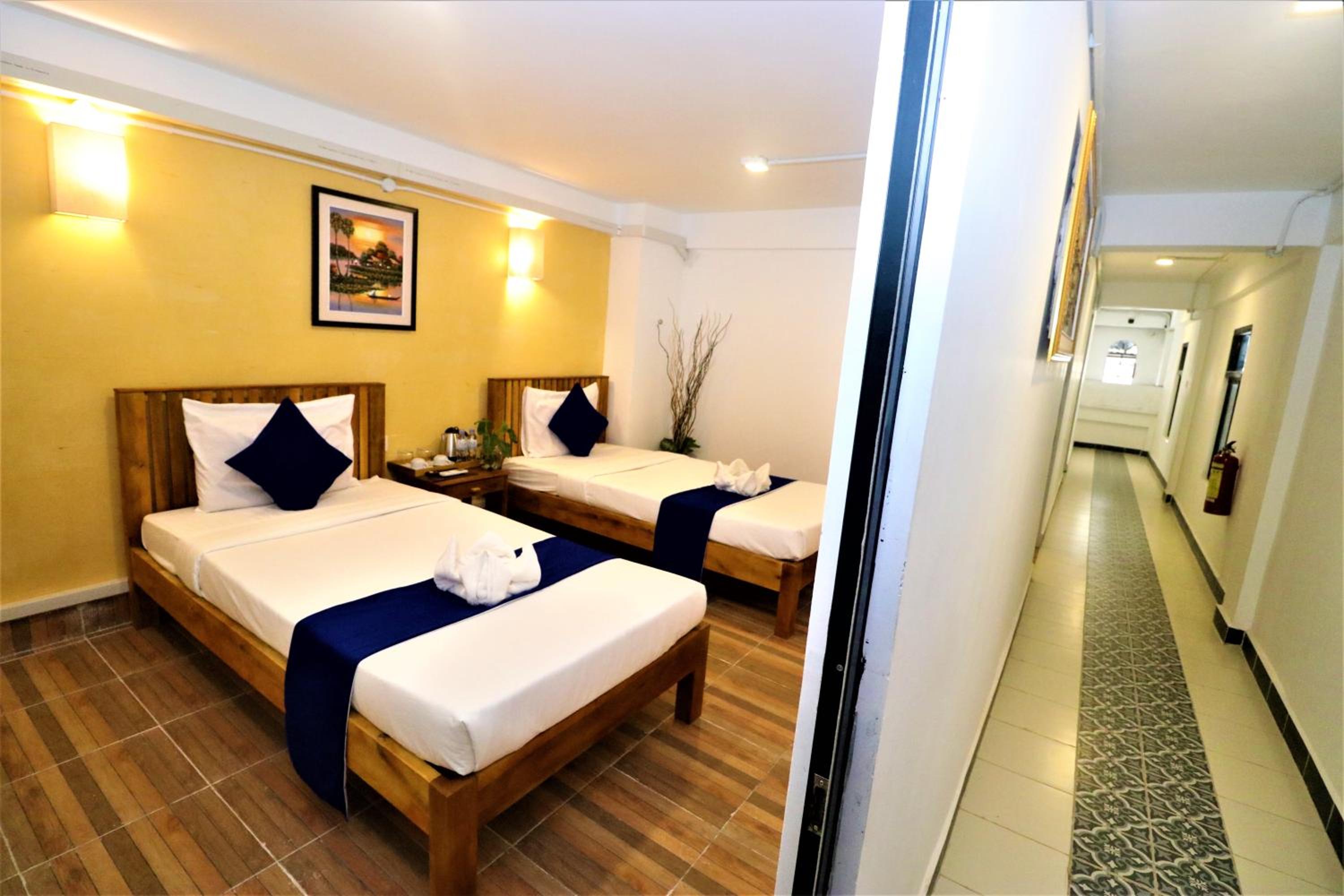 Standard Twin Room With Share Bathroom-no window photo 3