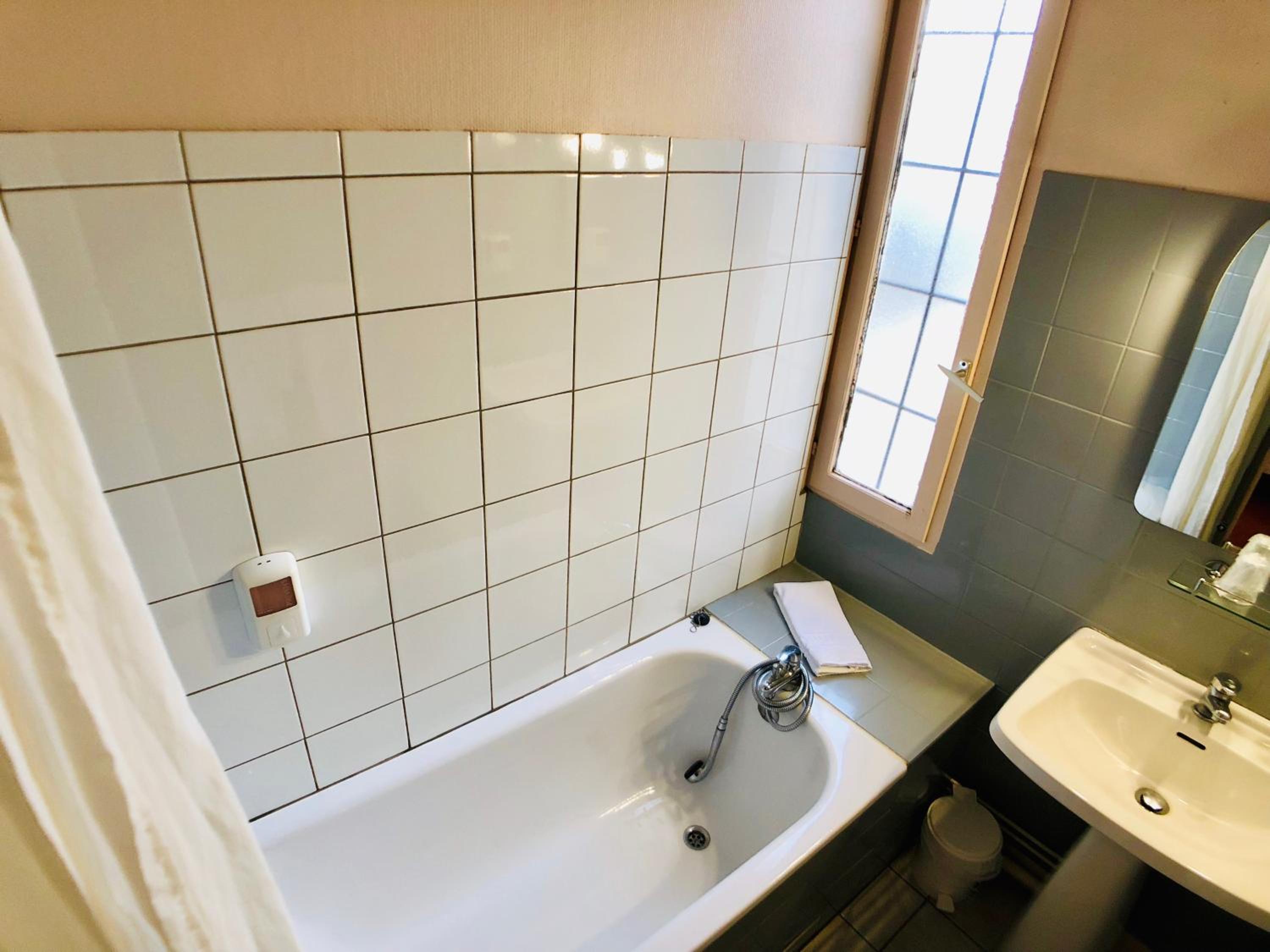 Luxury Double Room with Bath - Photo 12