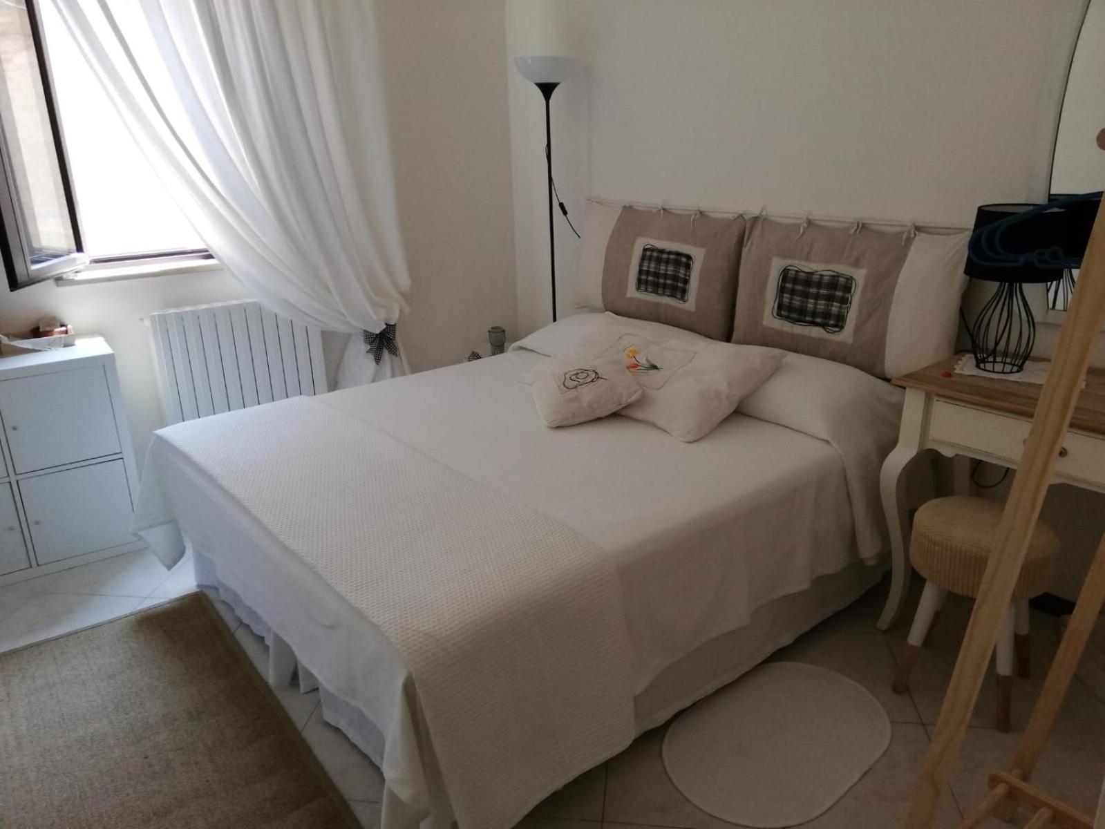 Large Double or Twin Room - Photo 9