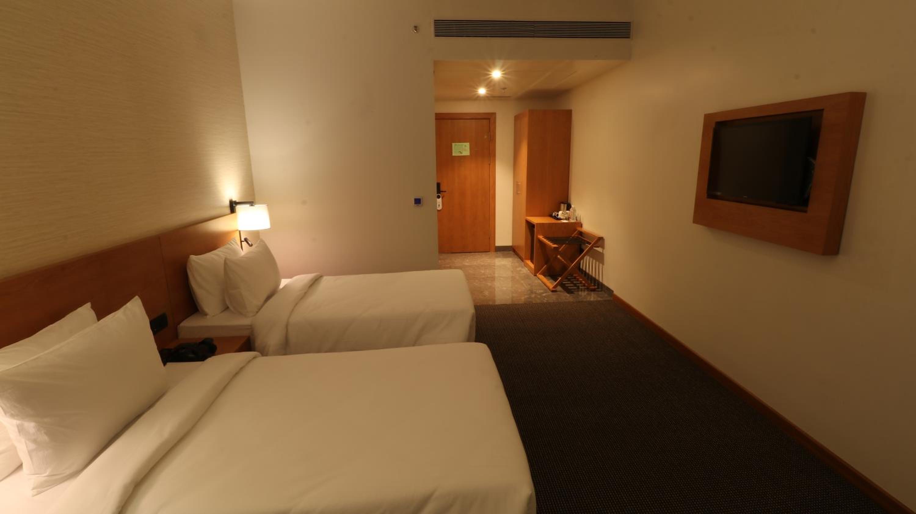 Superior Queen Room with 15% off on laundry and mini bar & 20% off on spa services - Photo 7