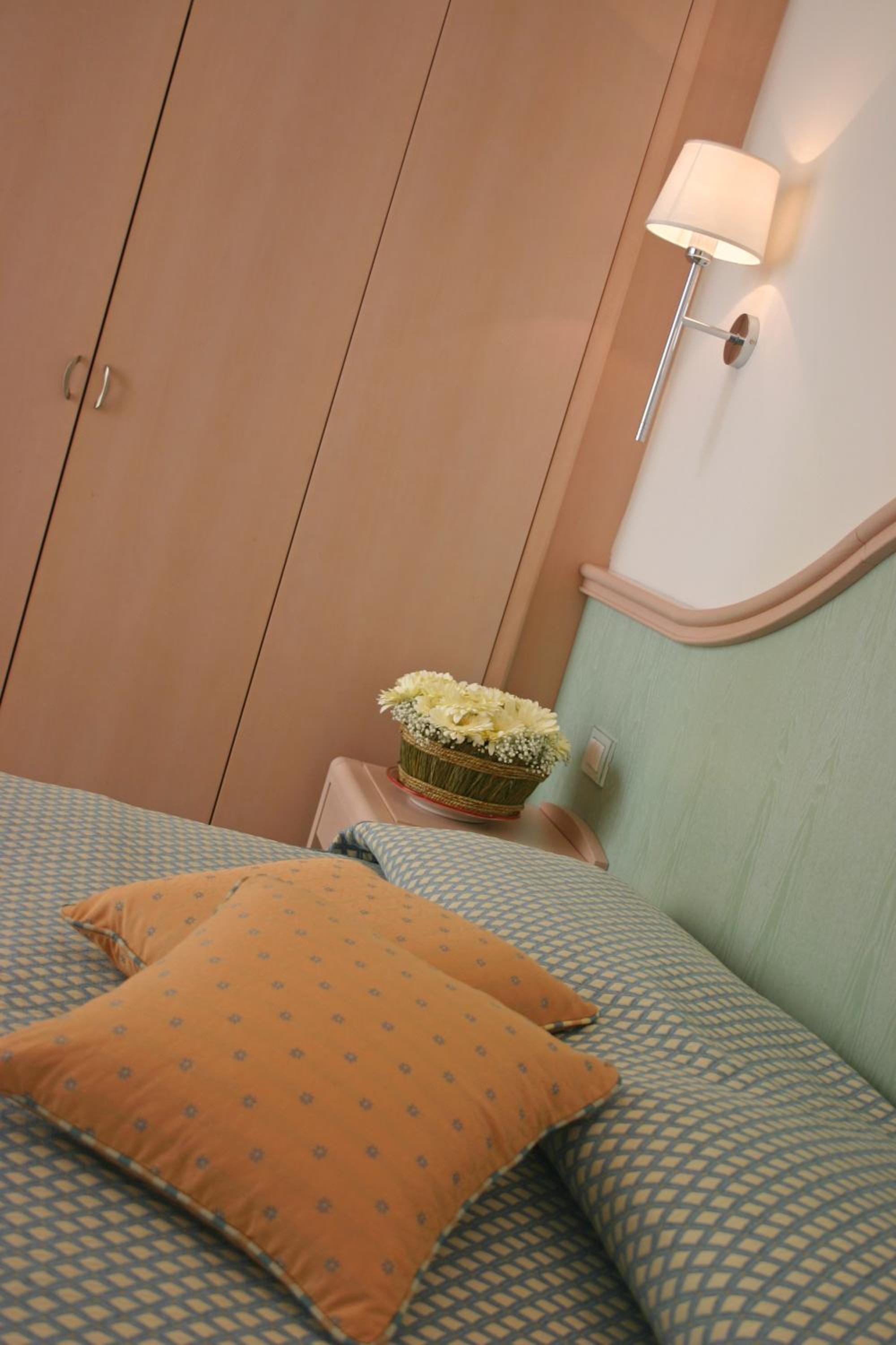 Double or Twin Room with Balcony - Photo 16