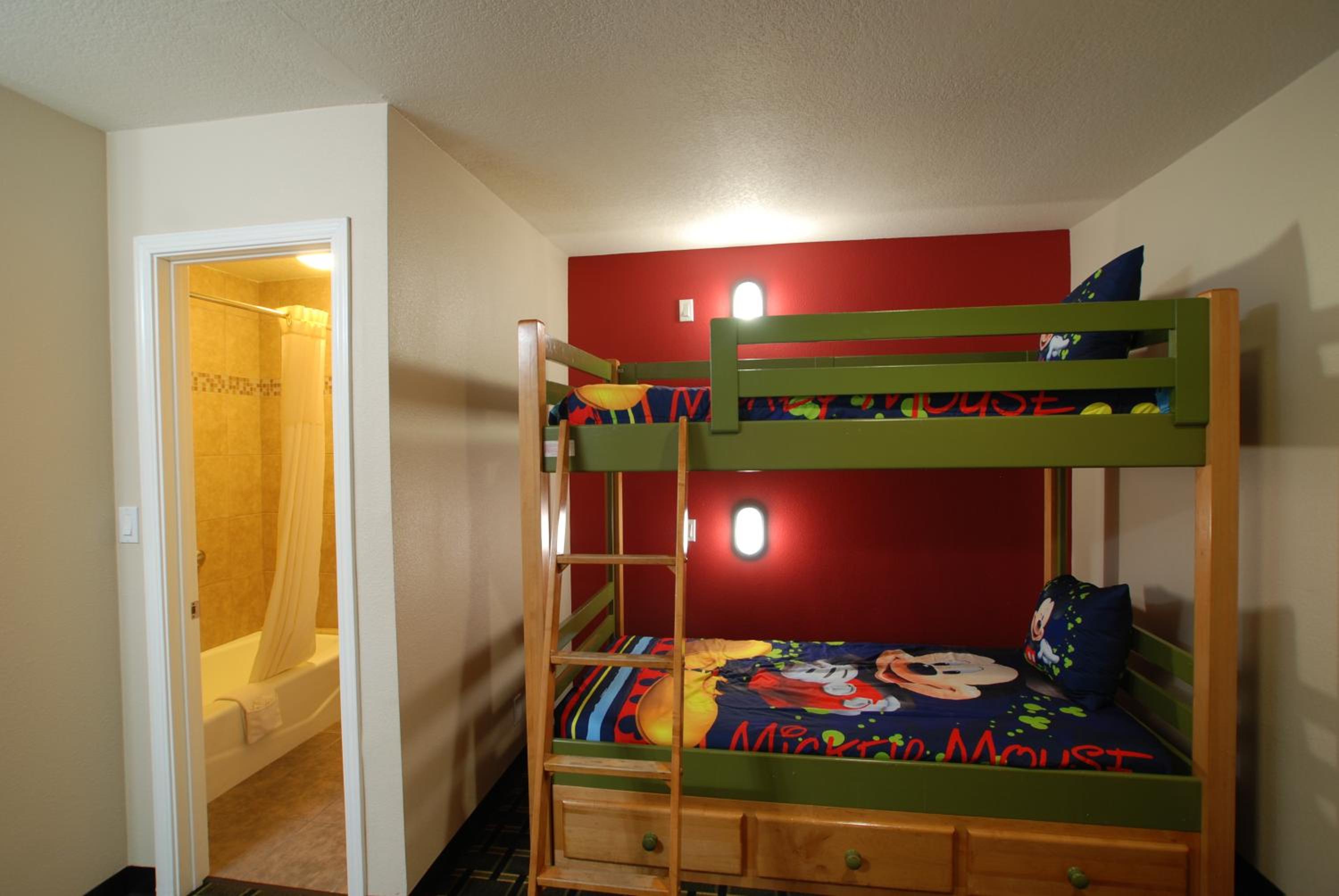 Suite with Two Bathrooms - Photo 4