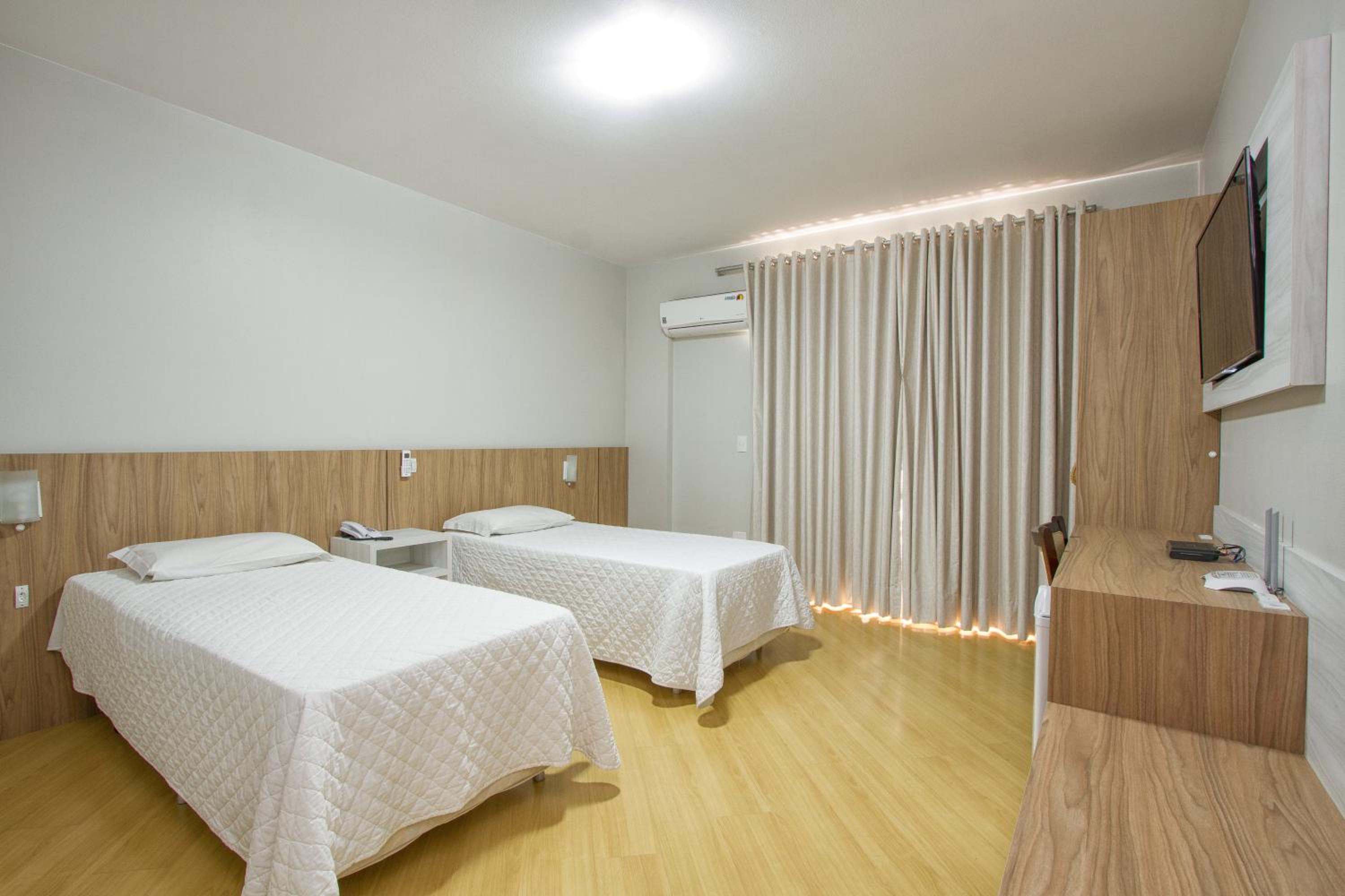 Standard Twin Room - Photo 1