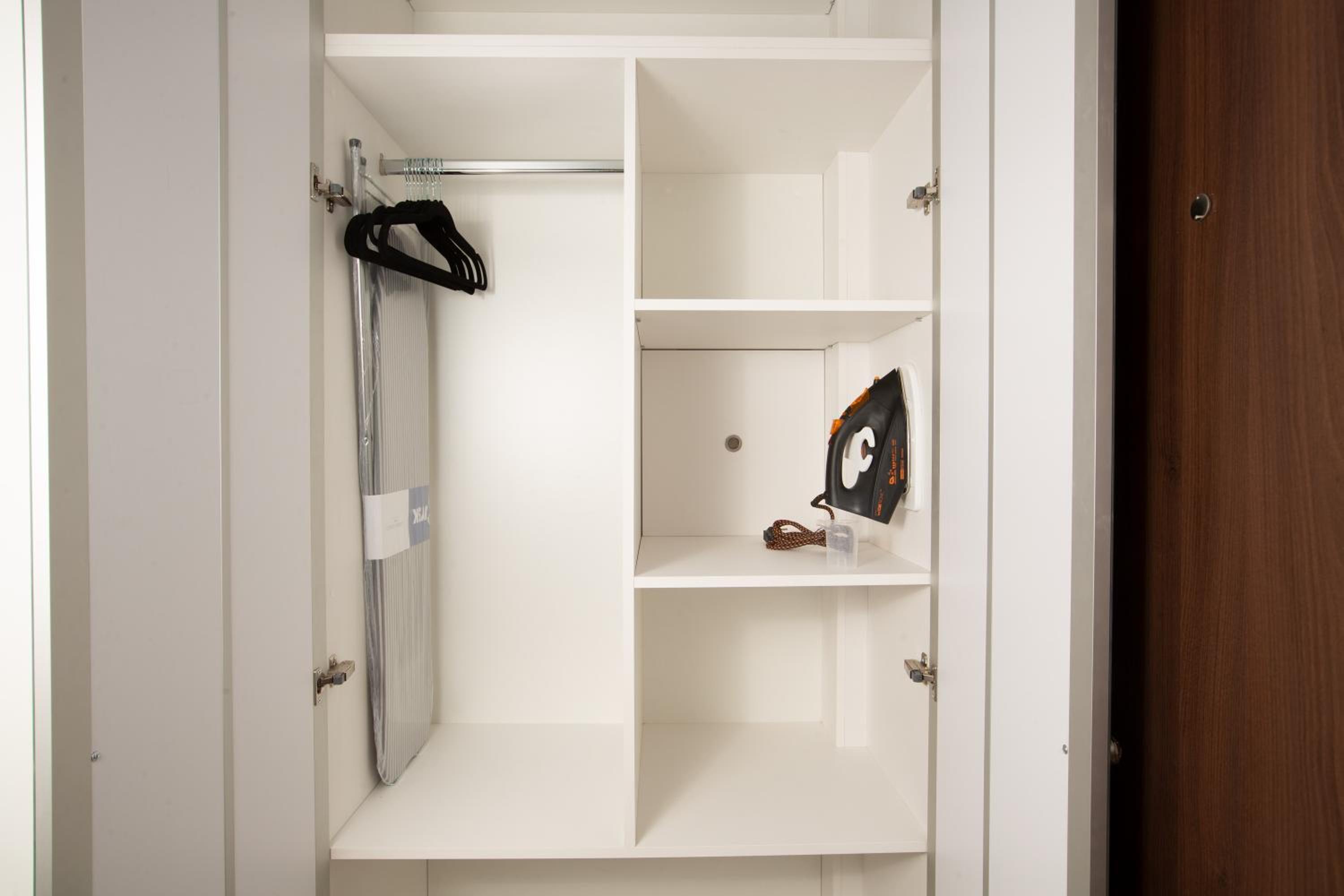 Studio Apartment - Photo 8