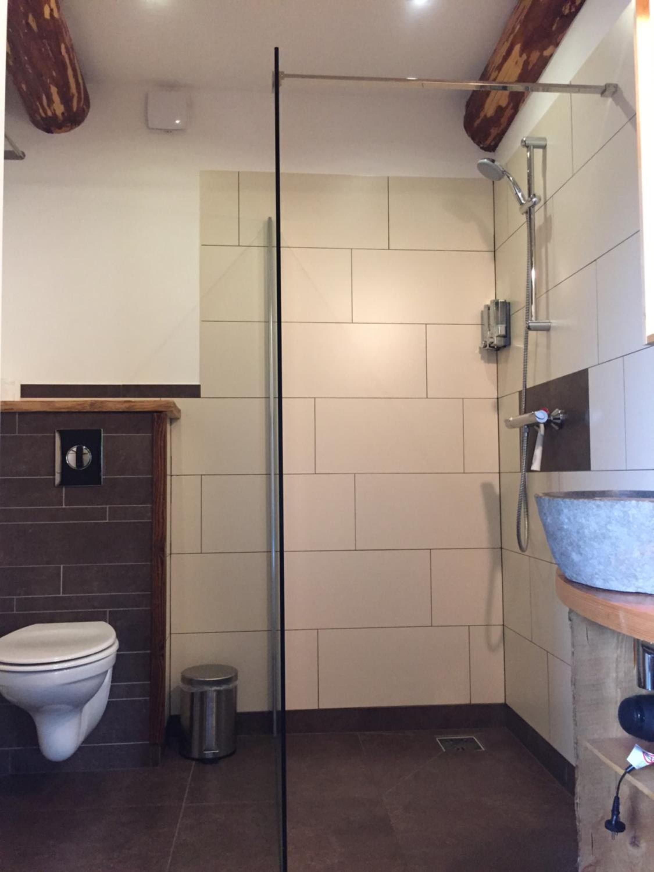 Apartment with Shower photo 3