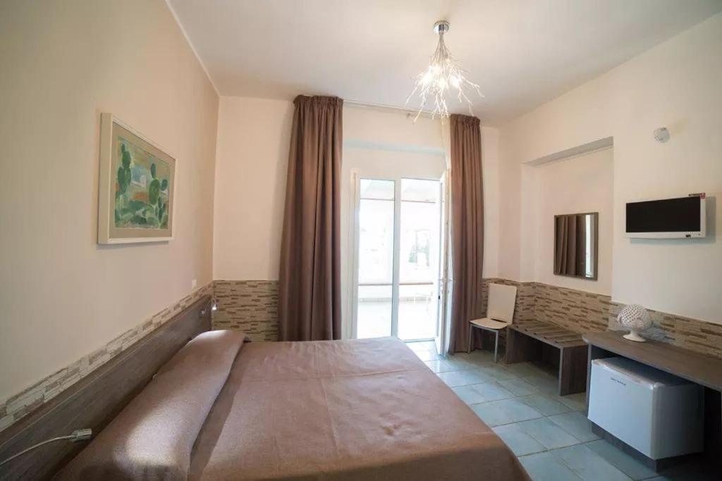 Standard Double Room - Photo 3