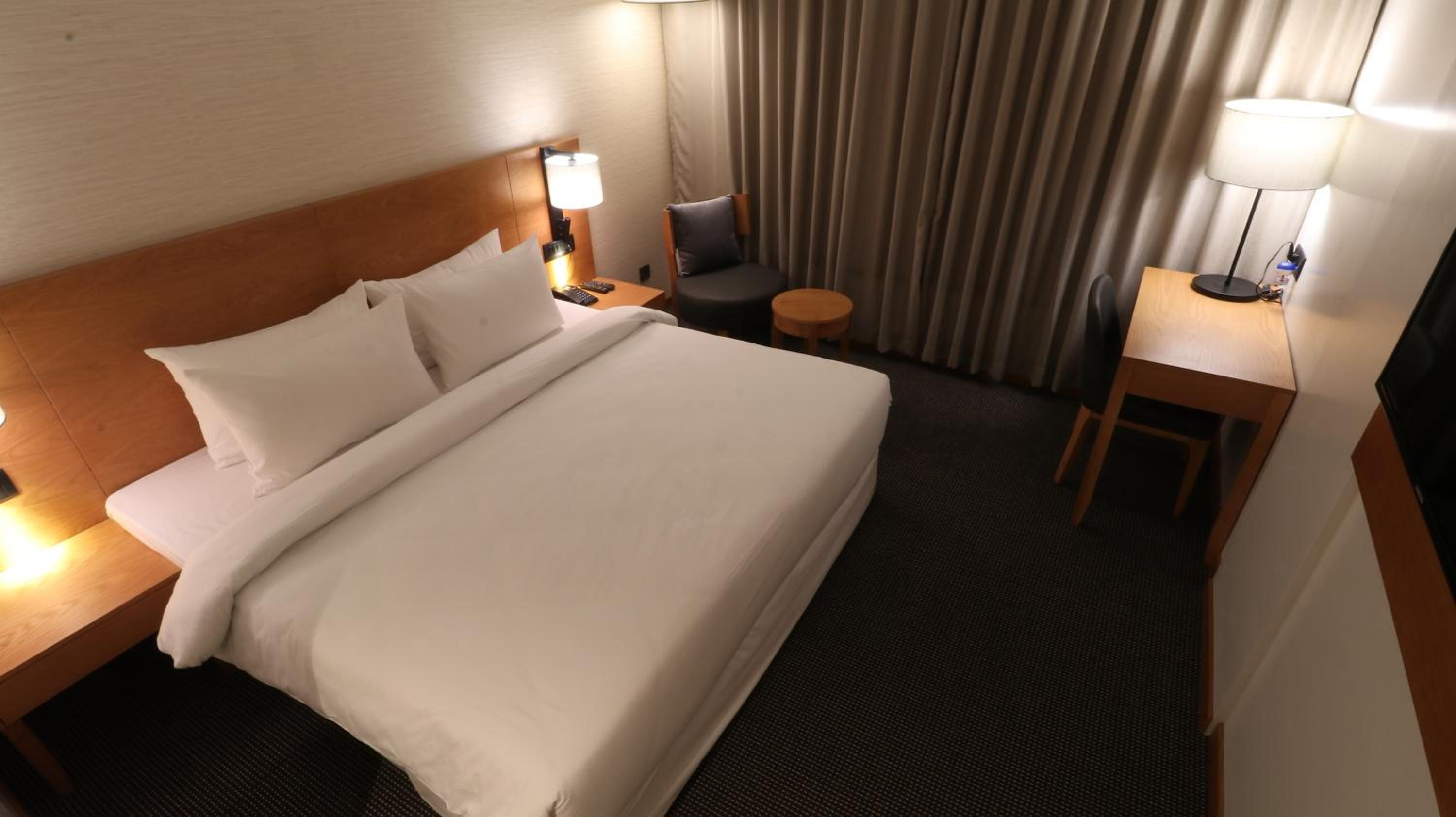Superior Queen Room with 15% off on laundry and mini bar & 20% off on spa services - Photo 17
