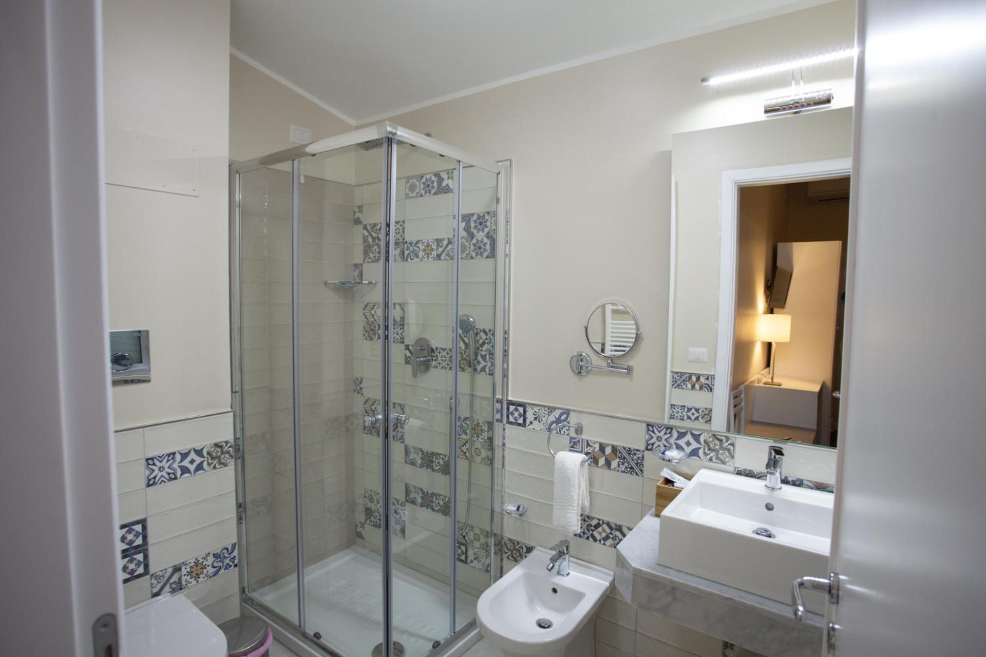 Double Room - Photo 3
