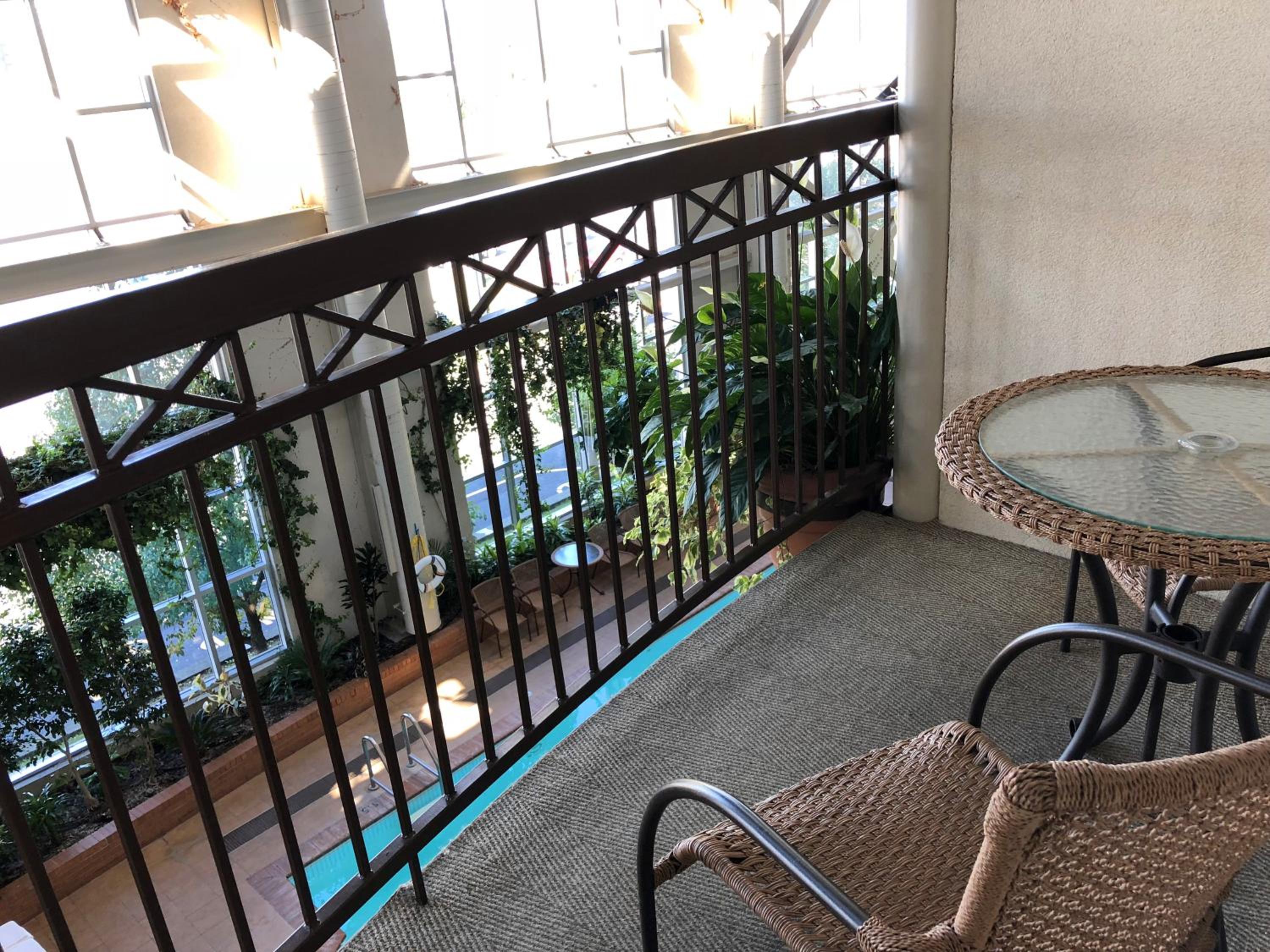 Queen room - Interior Pool View - Photo 5