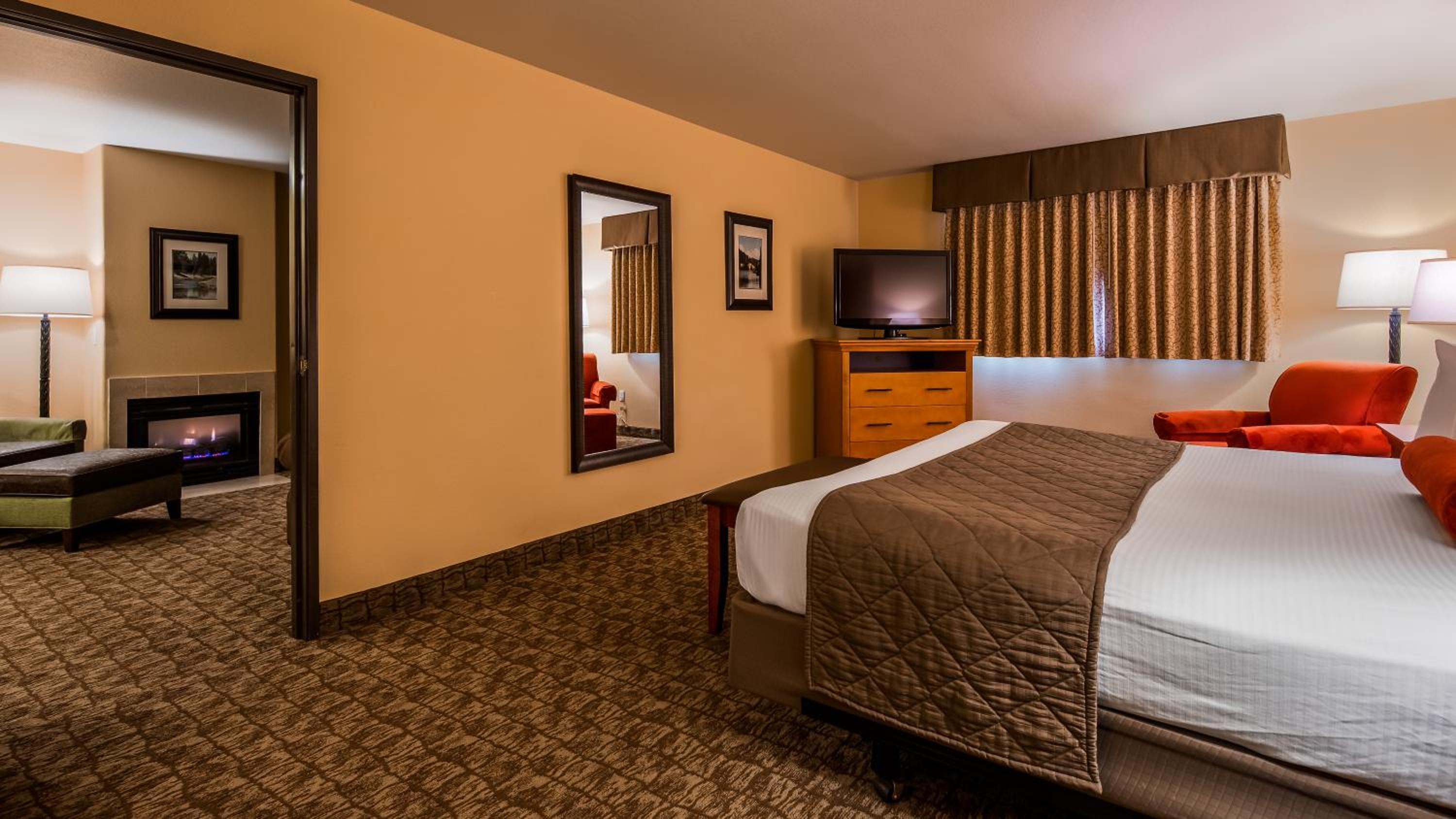 King Suite with Fireplace - Non-Smoking photo 2