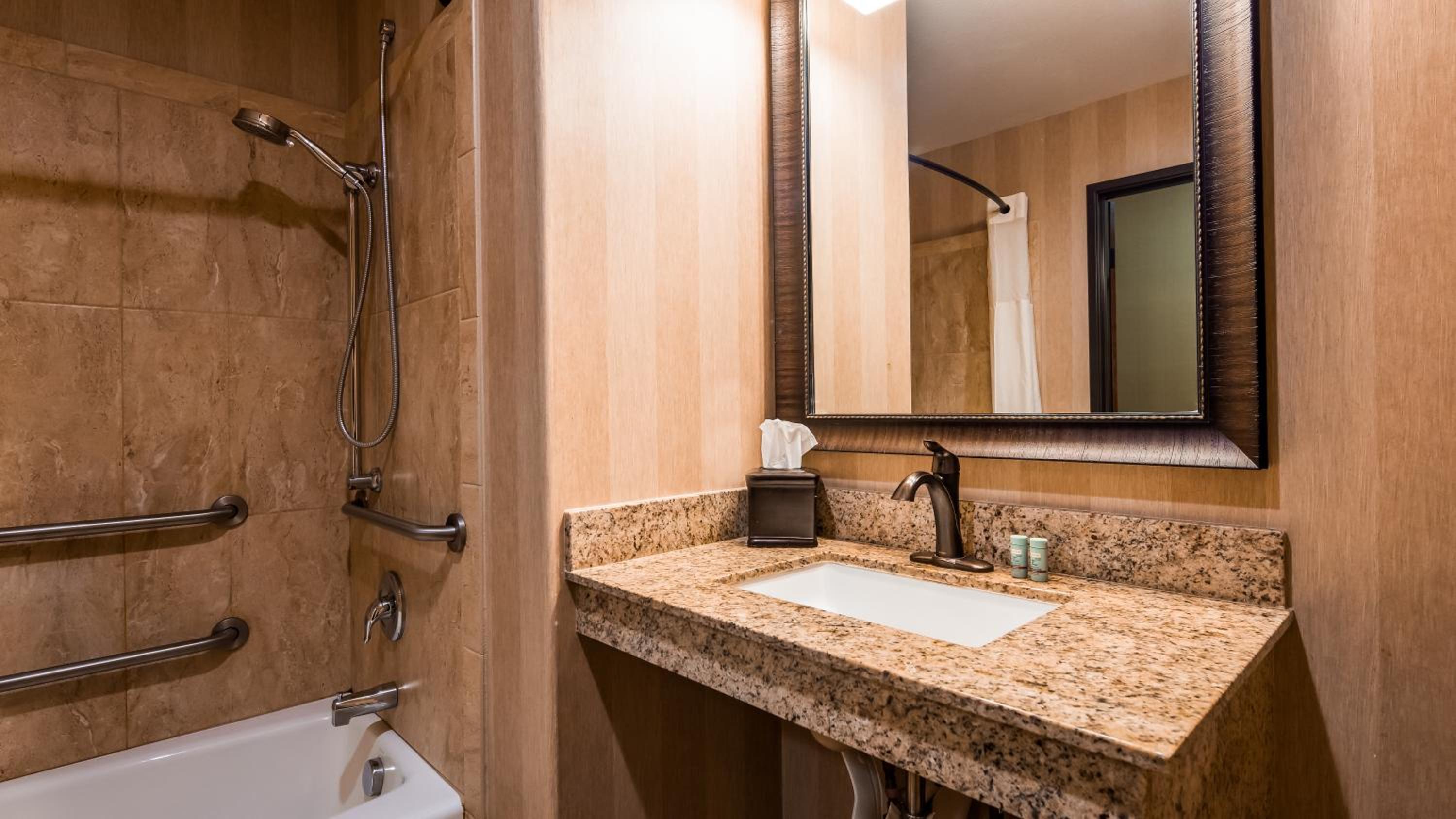 King Suite with Fireplace and Kitchenette - Non-Smoking