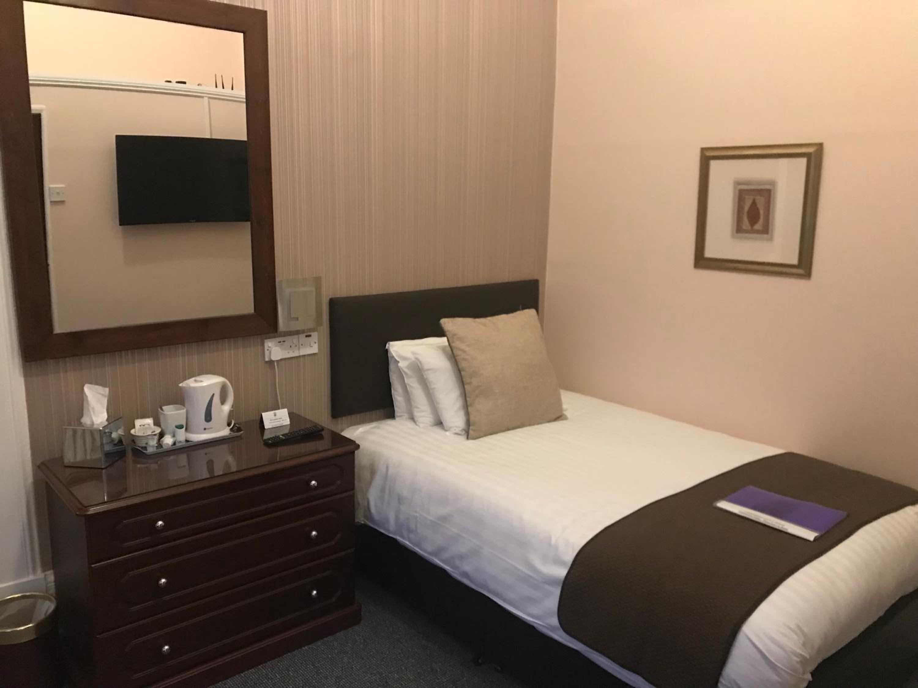 Superior Single Room with Private Bathroom