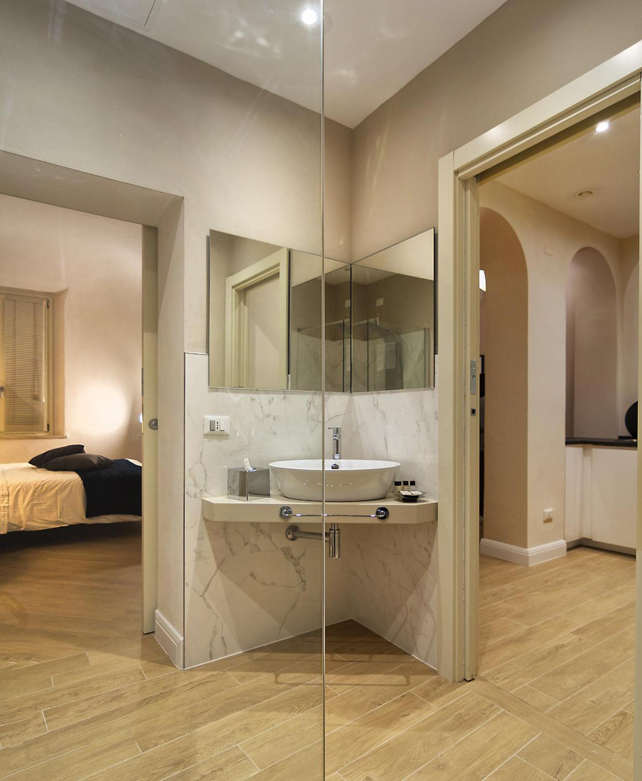 Quadruple Room with Balcony - Photo 6
