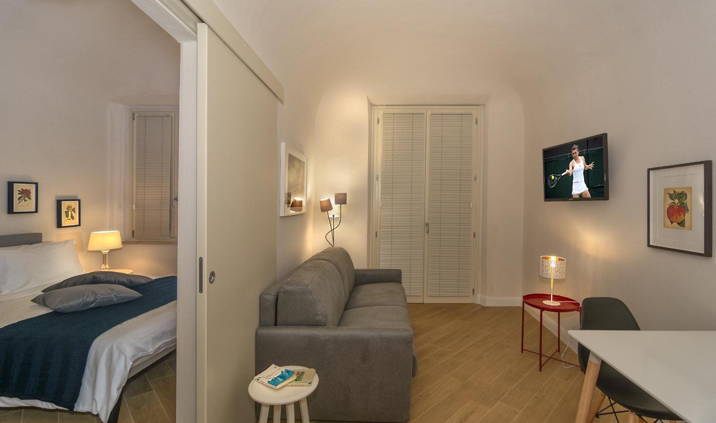 Quadruple Room with Balcony - Photo 4