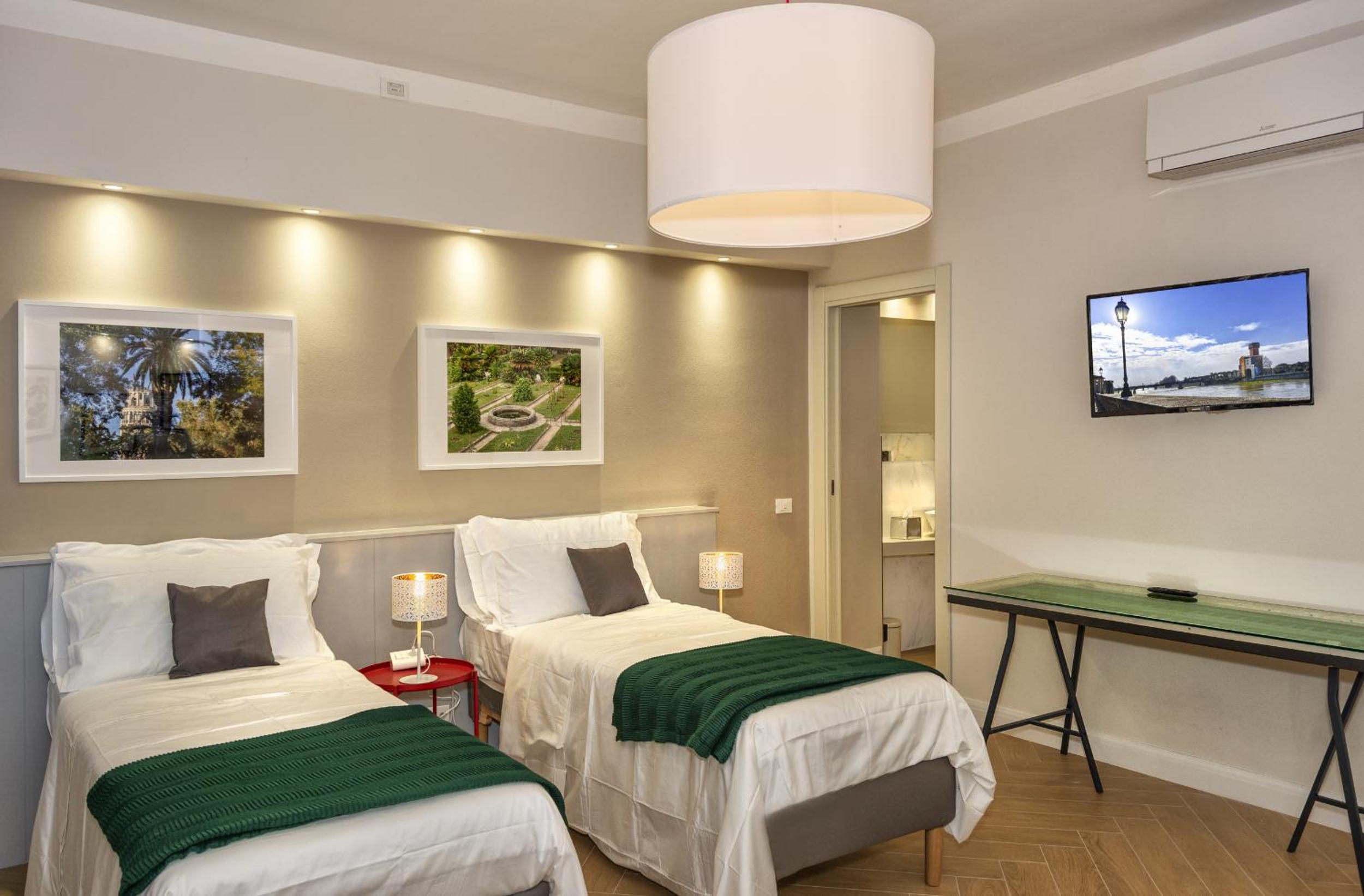 Deluxe Double or Twin Room photo 1