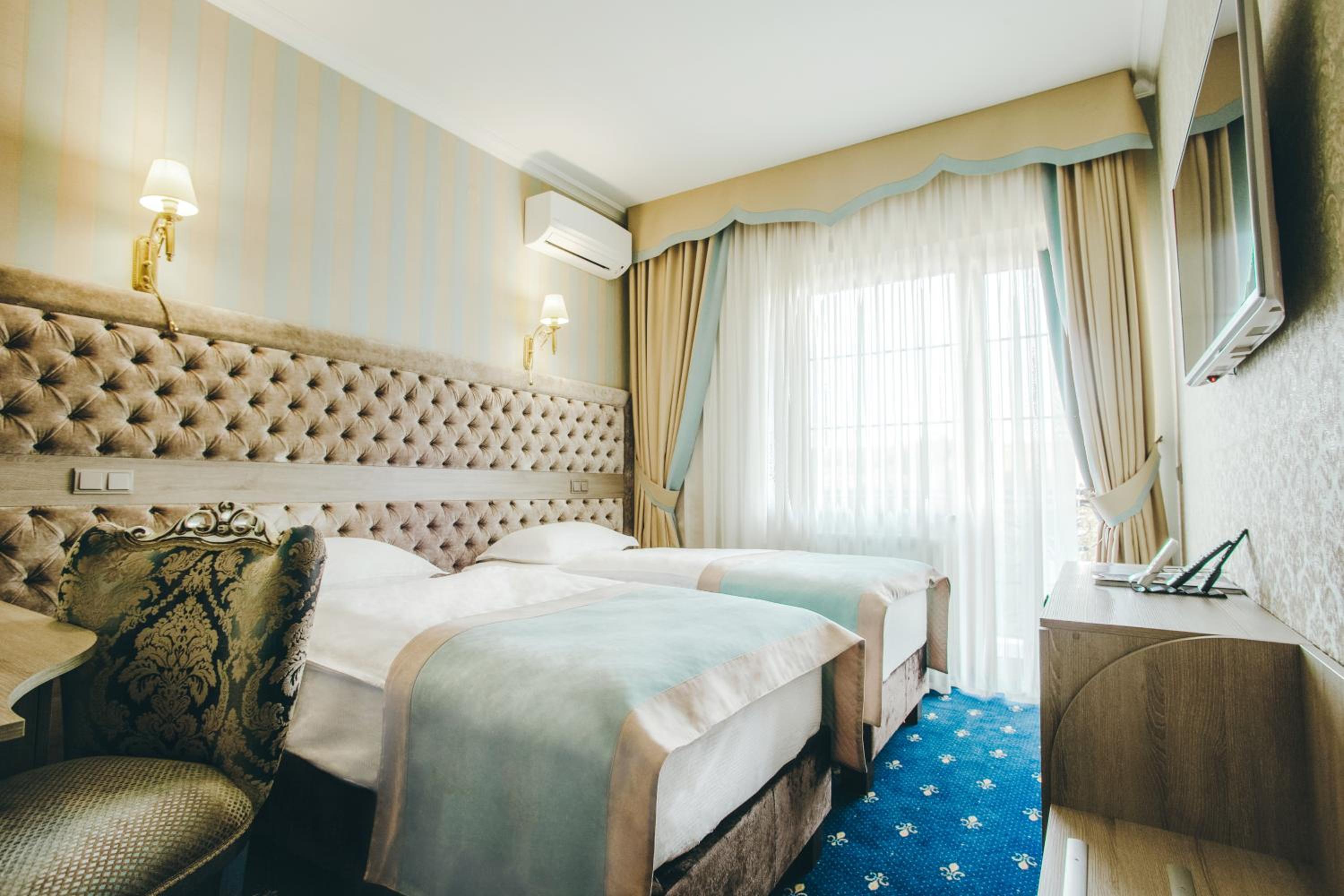 Twin Room with Balcony and Spa Access photo 1