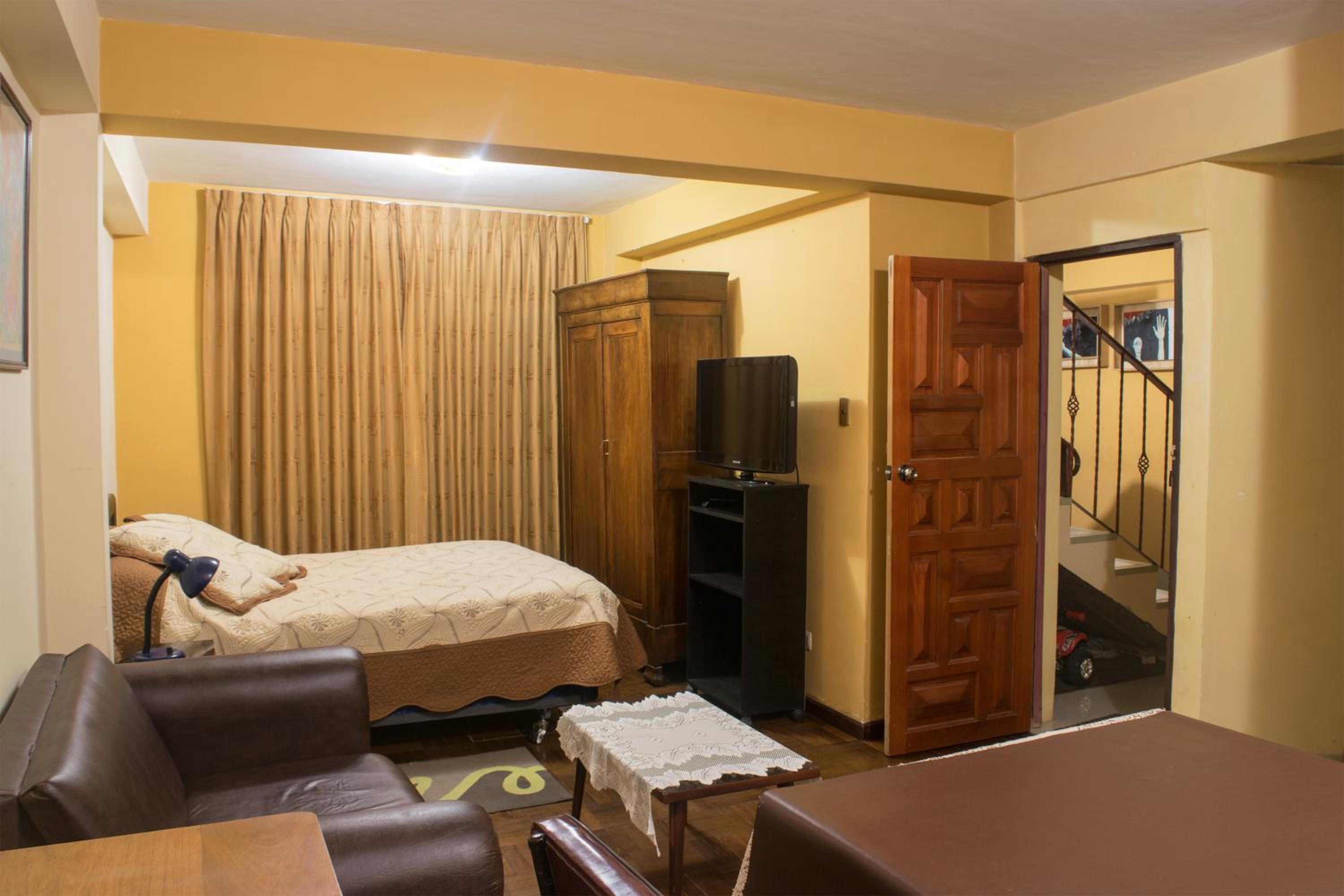 One-Bedroom Apartment photo 1