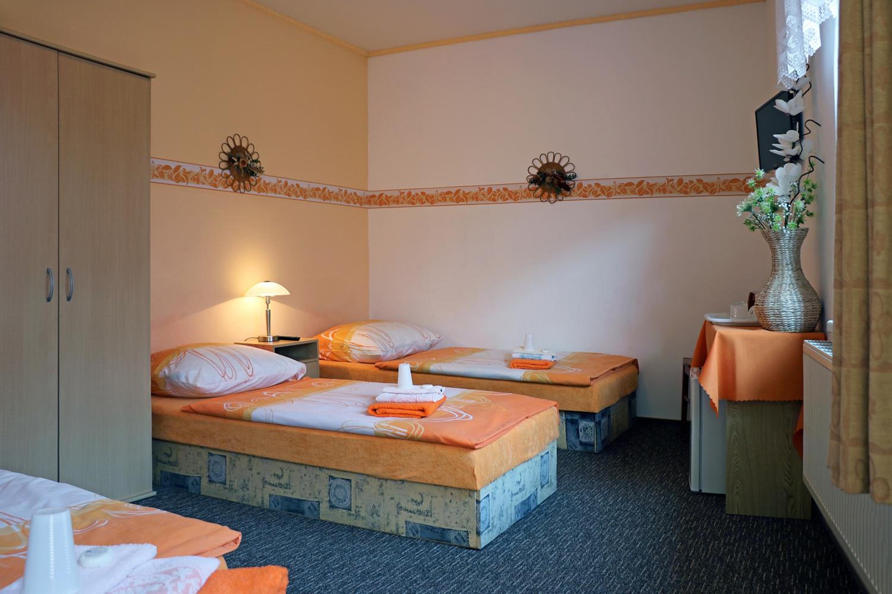 Triple Room with Private Bathroom photo 1