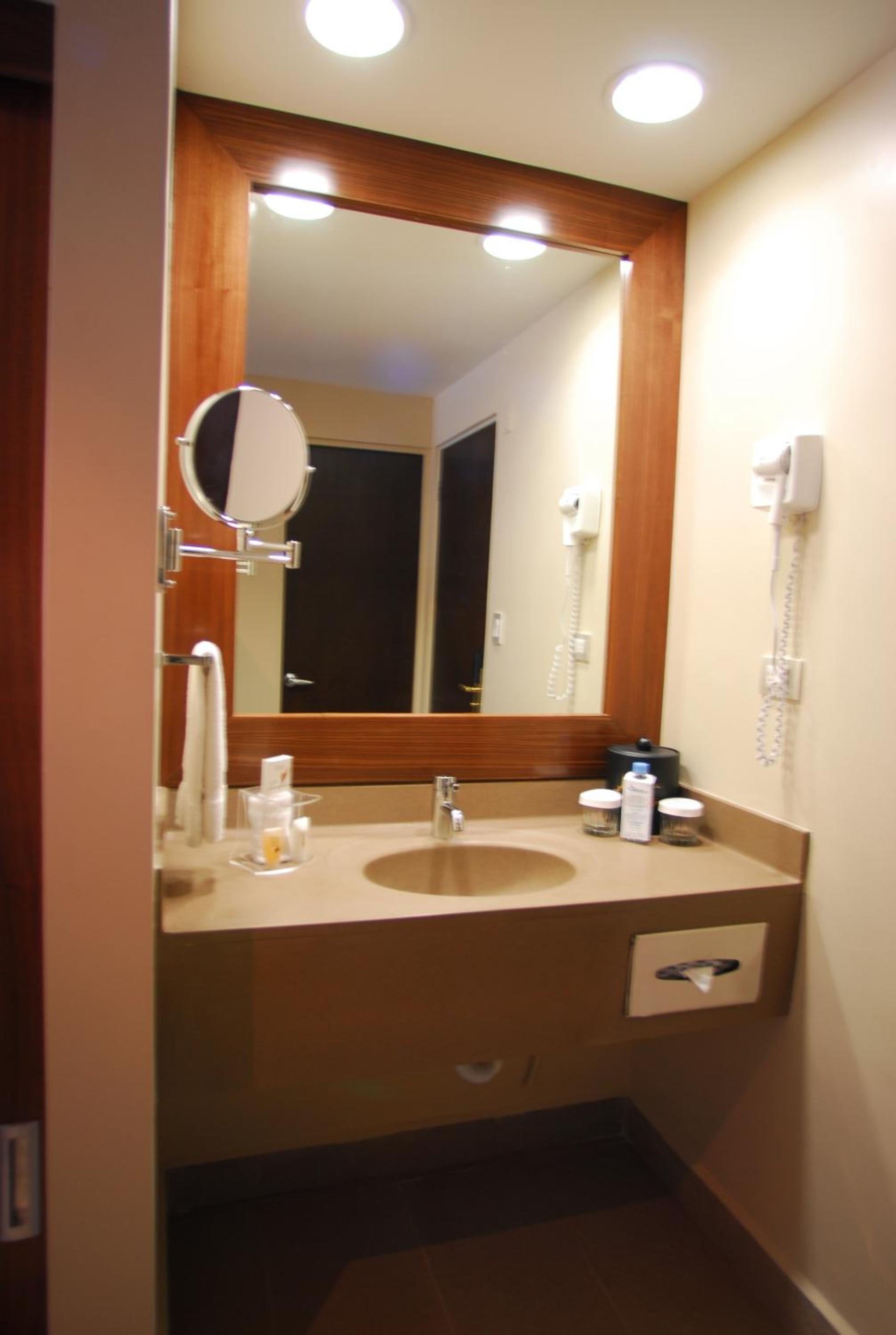 Double Room with Two Double Beds - Photo 2