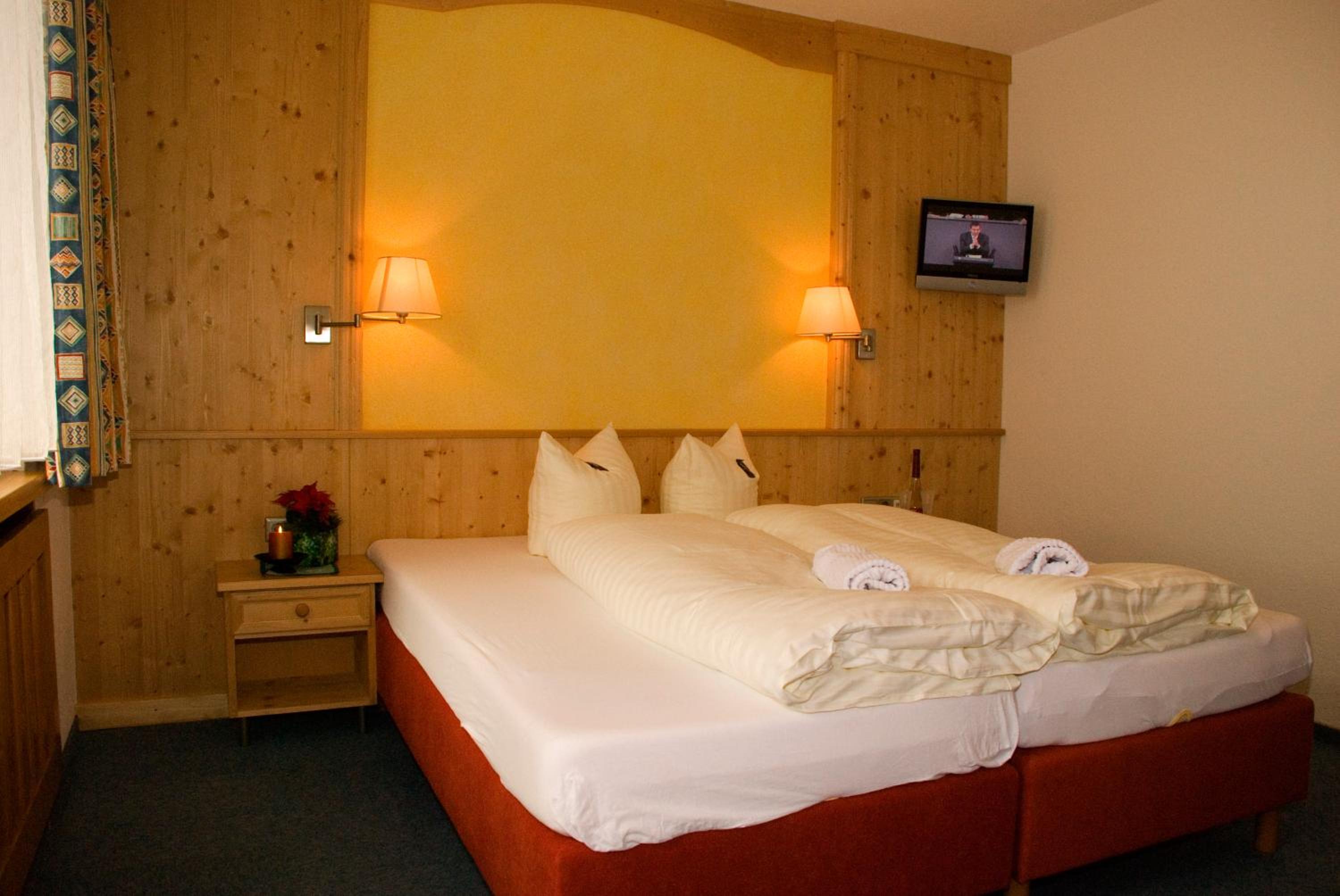 Double Room with Mountain View - Photo 1