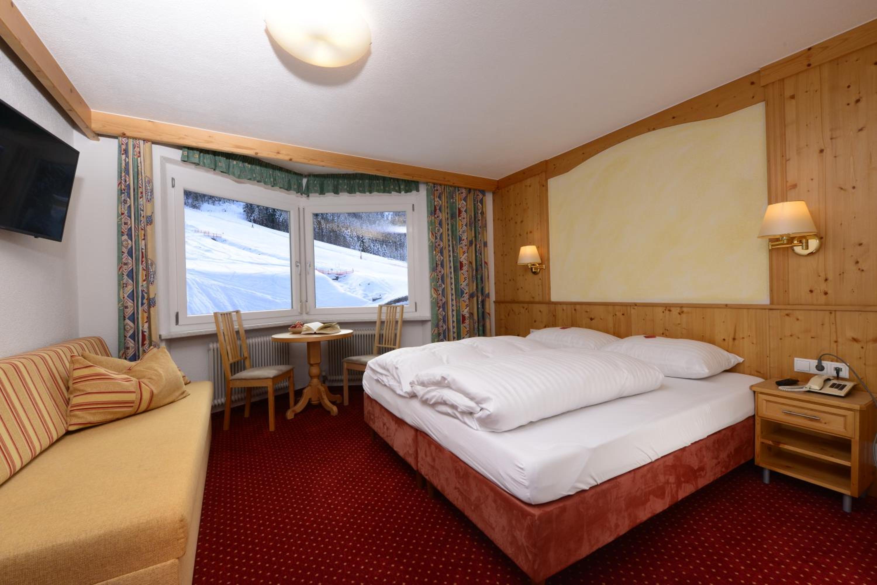 Double Room with Mountain View - Photo 8