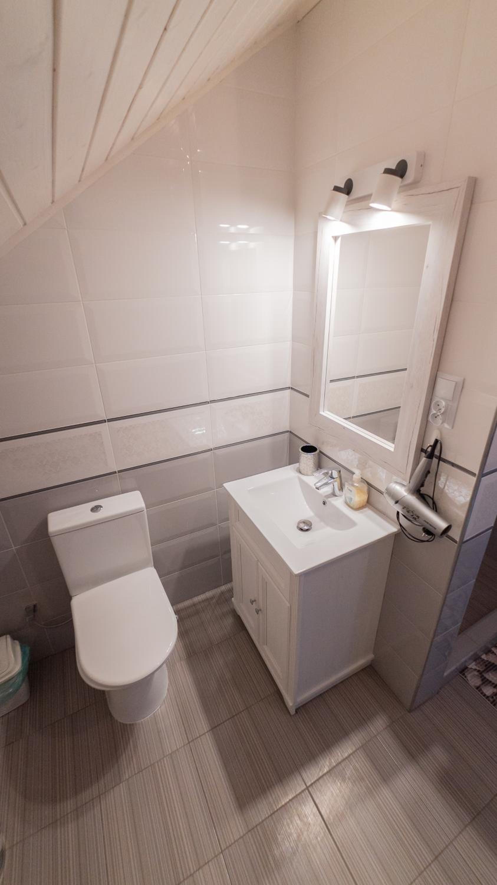 Twin Room with Private Bathroom photo 1