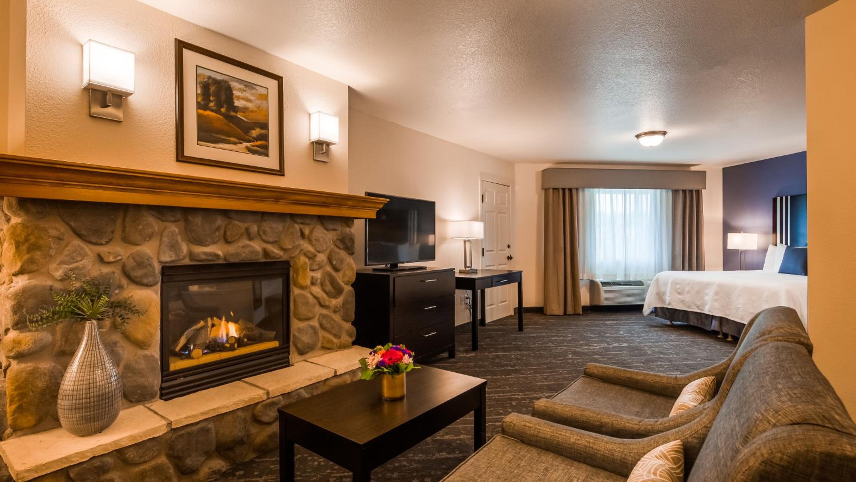 King Room with Fireplace - Non-Smoking - Photo 8