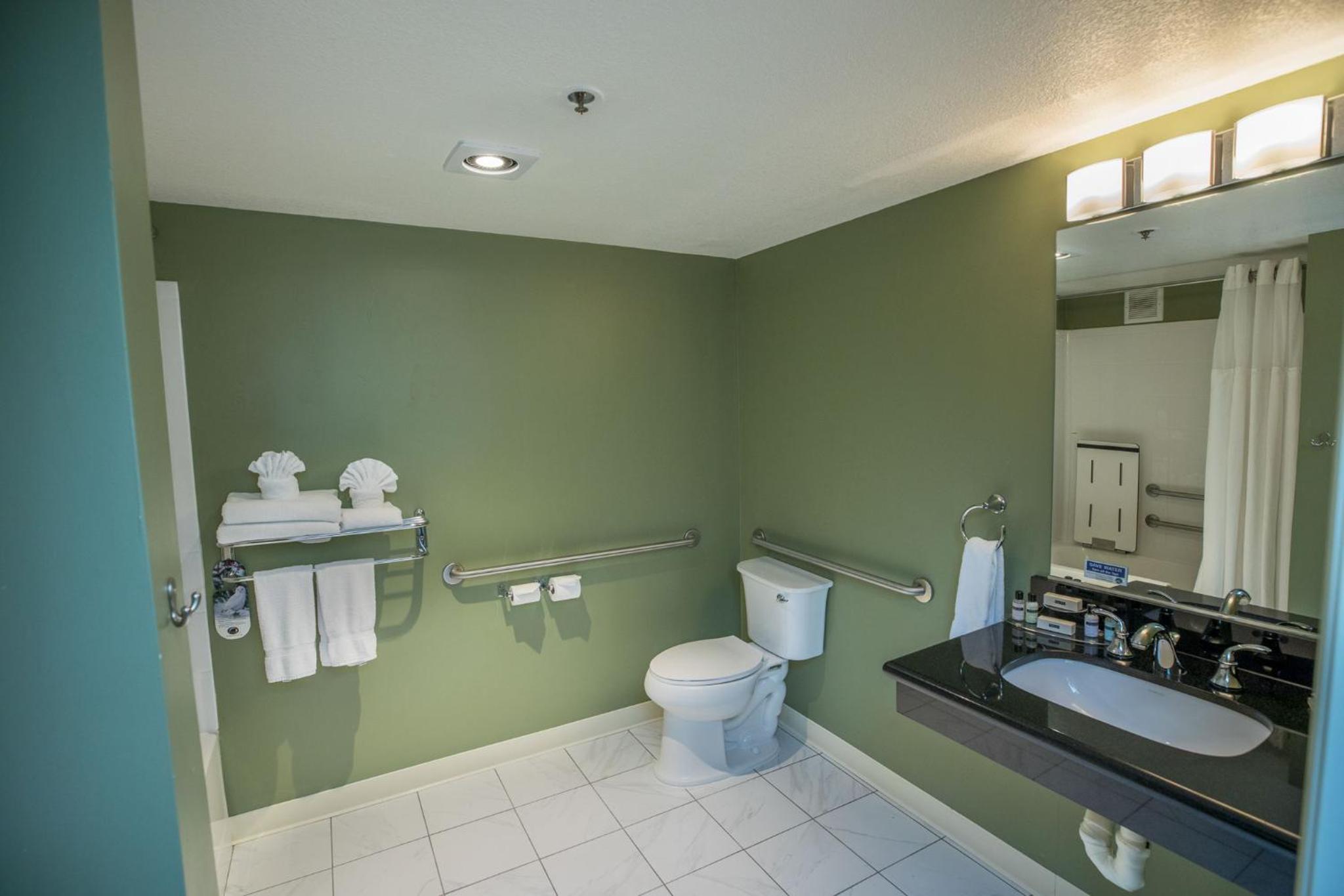 Queen Room - Disability Access - Photo 8