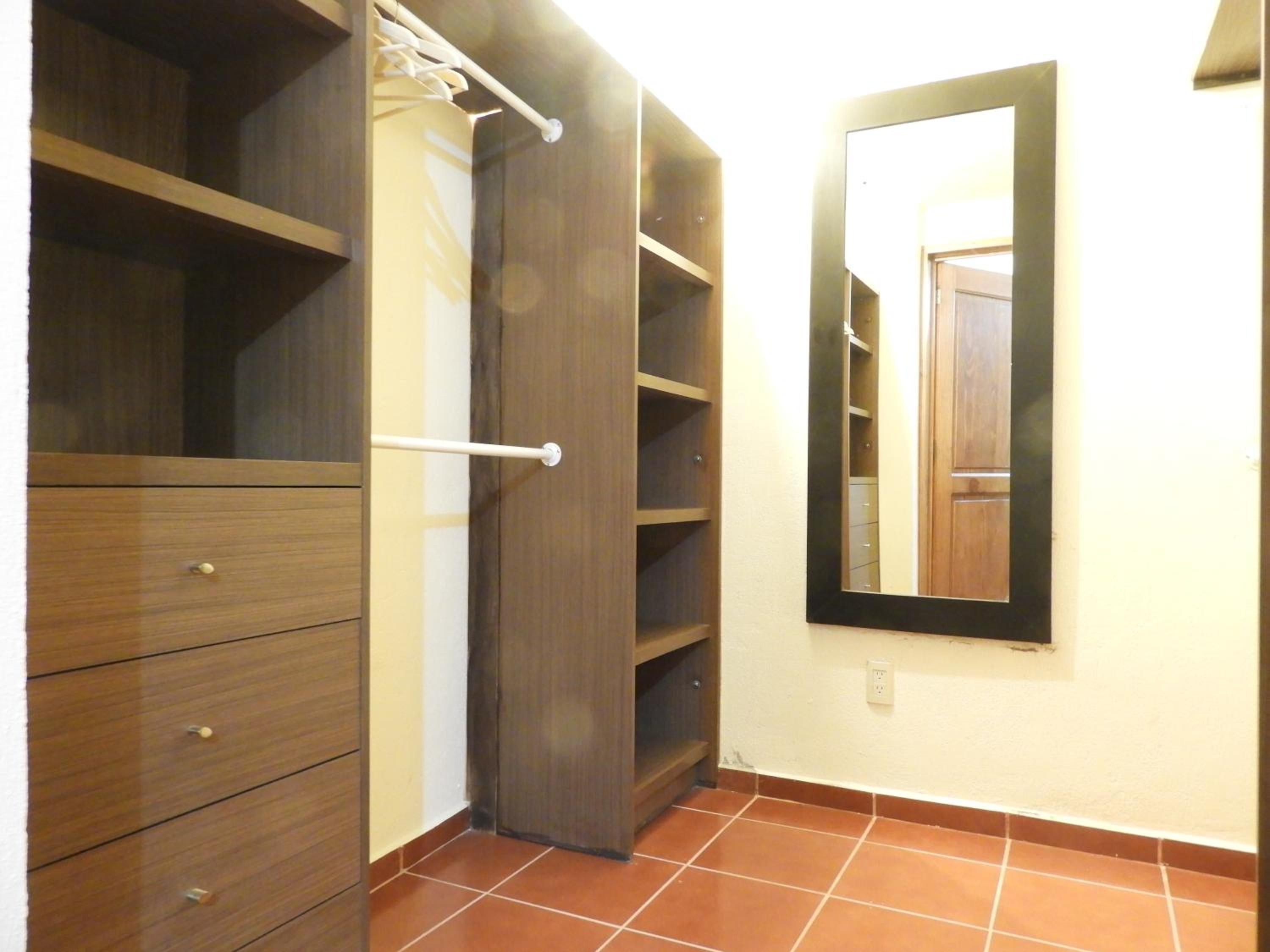 Studio Apartment - Photo 15